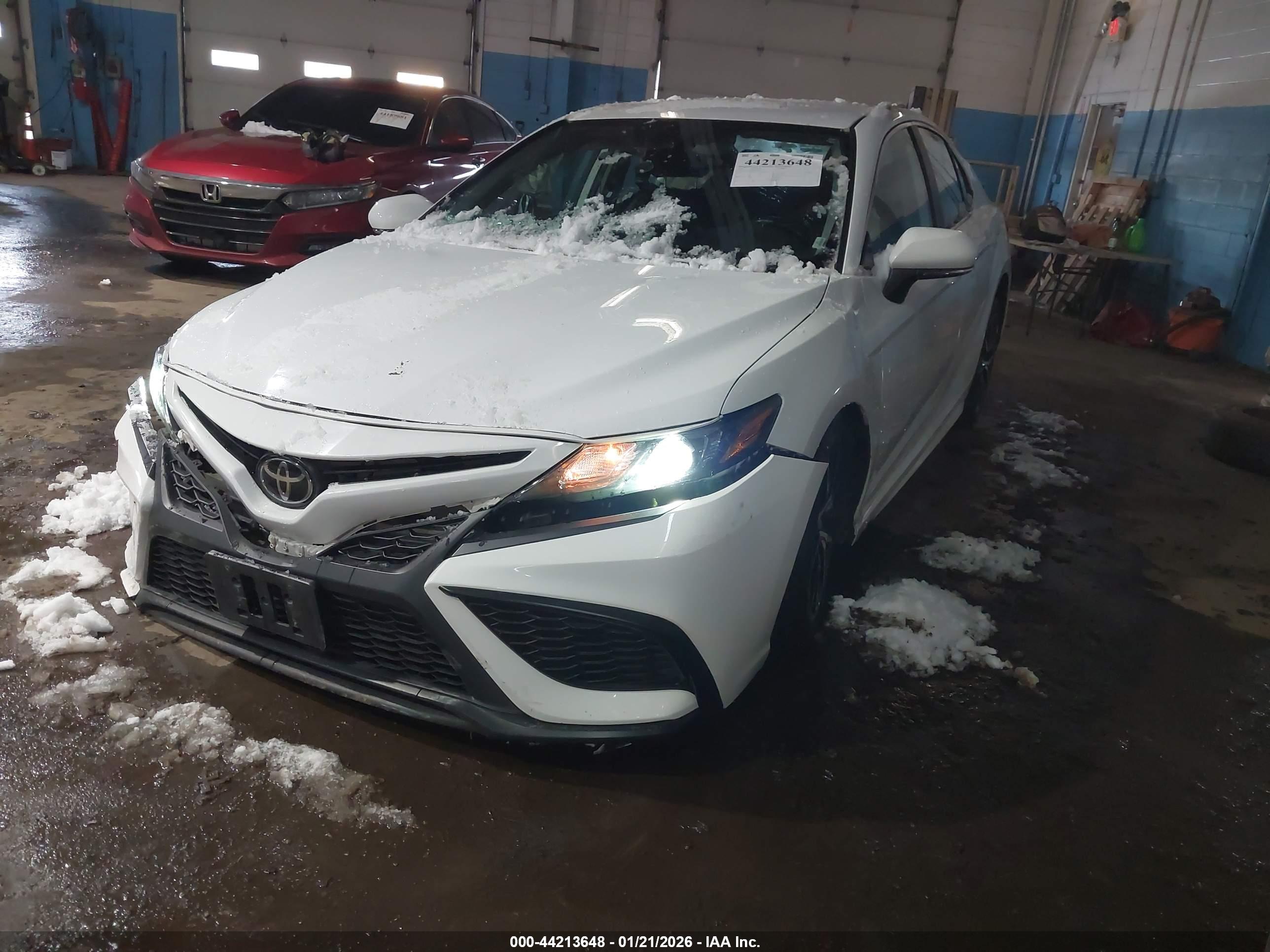 TOYOTA CAMRY image 2