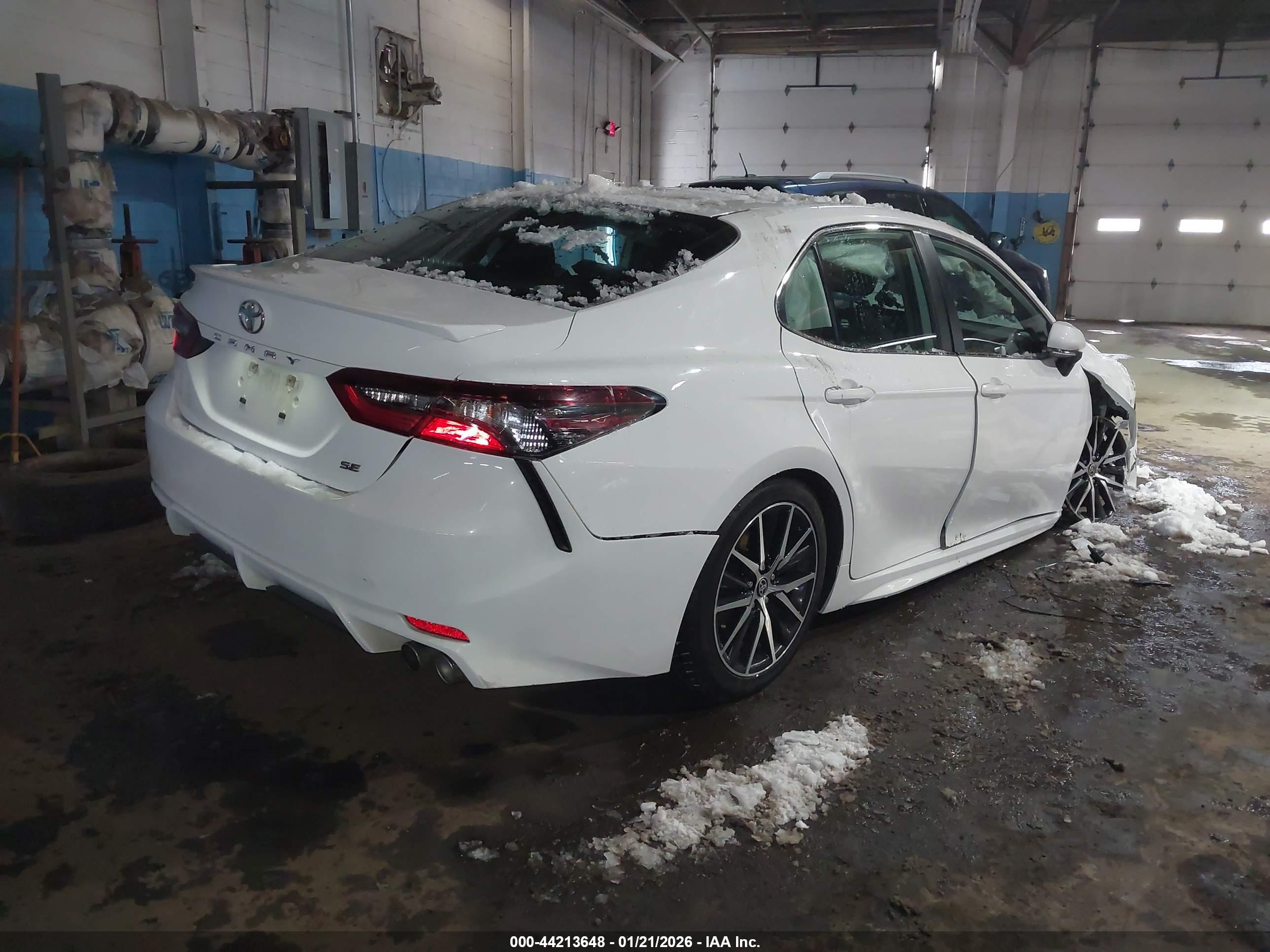 TOYOTA CAMRY image 4