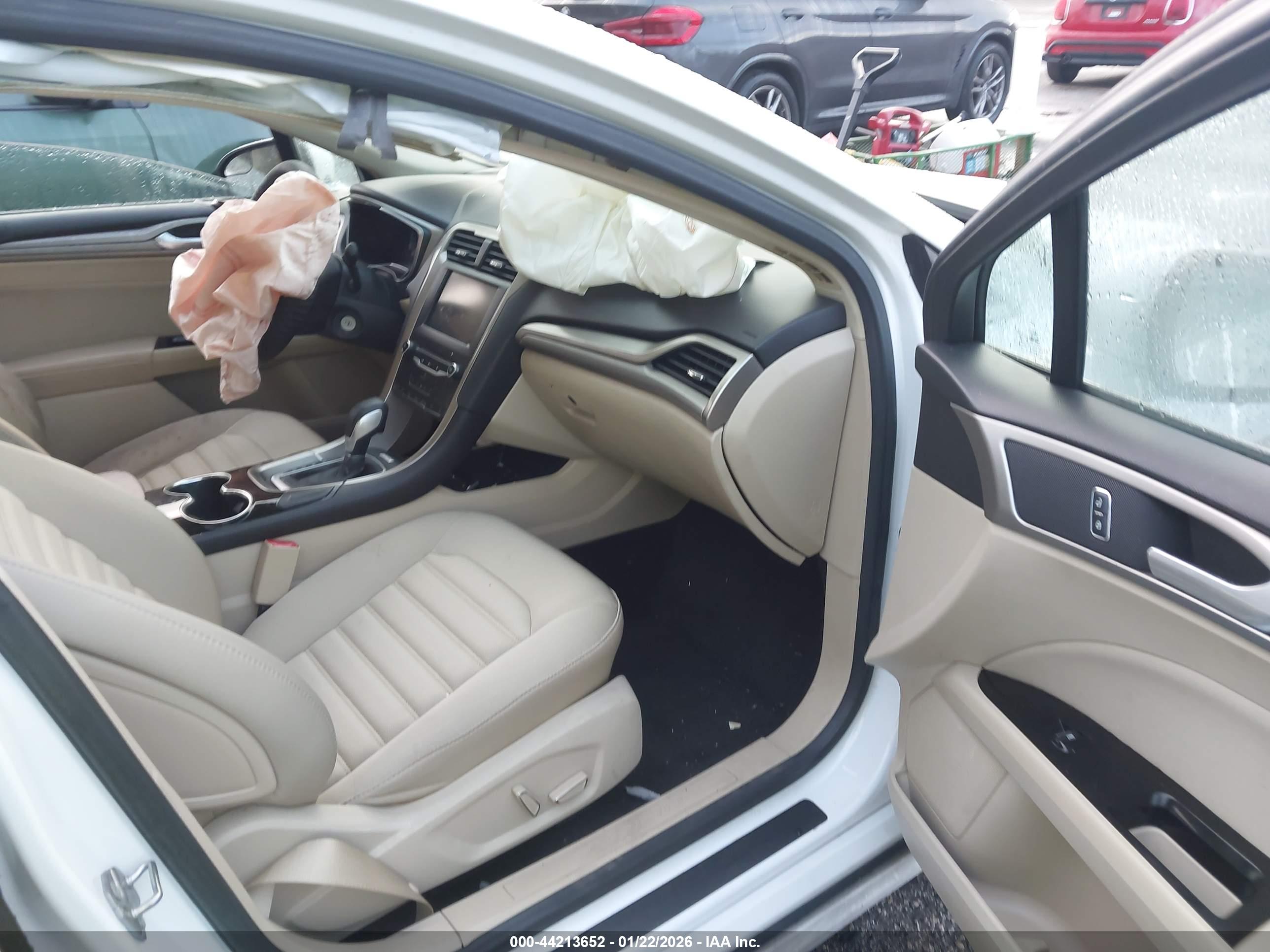 FORD FUSION image 5