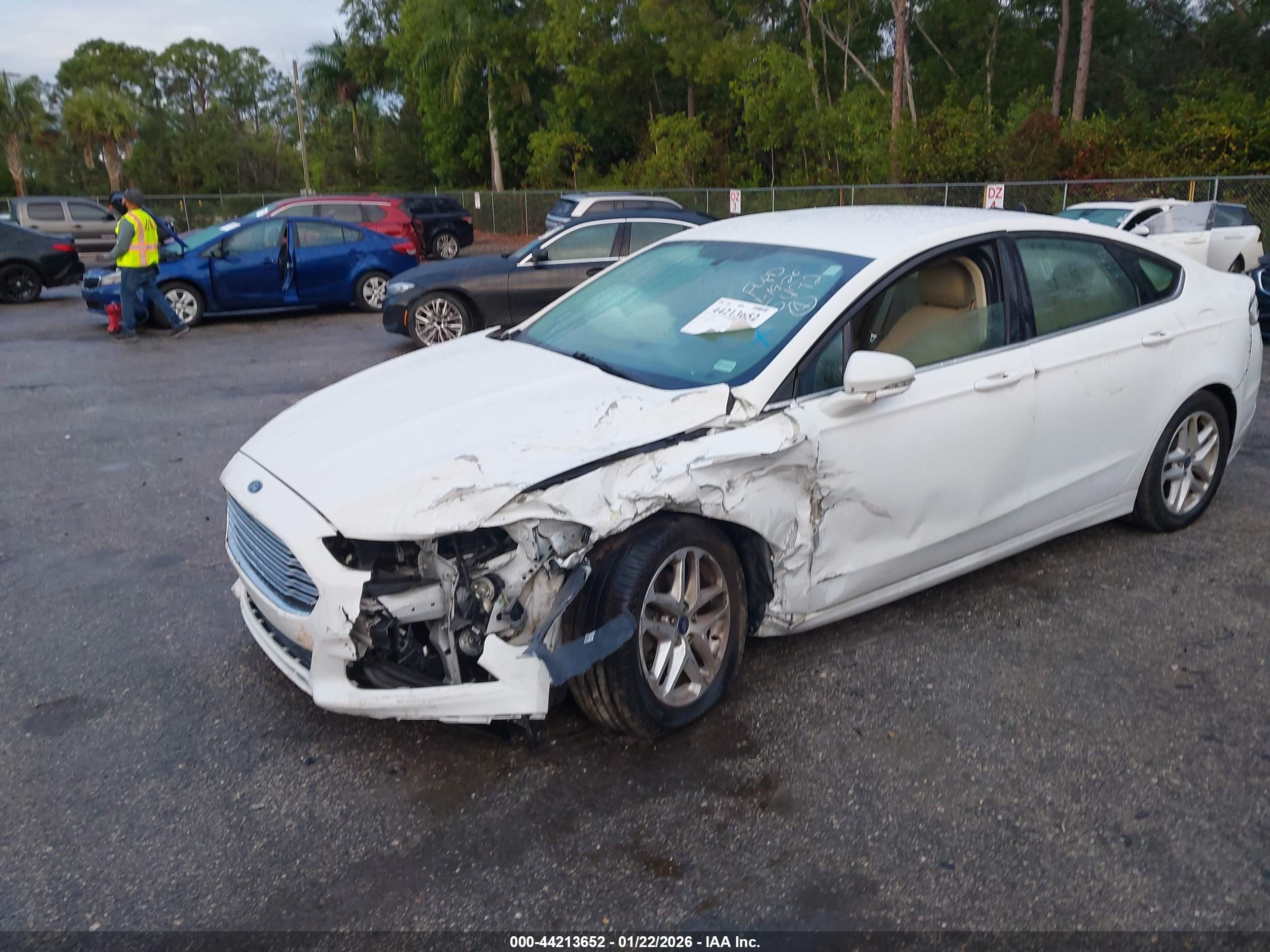 FORD FUSION image 6