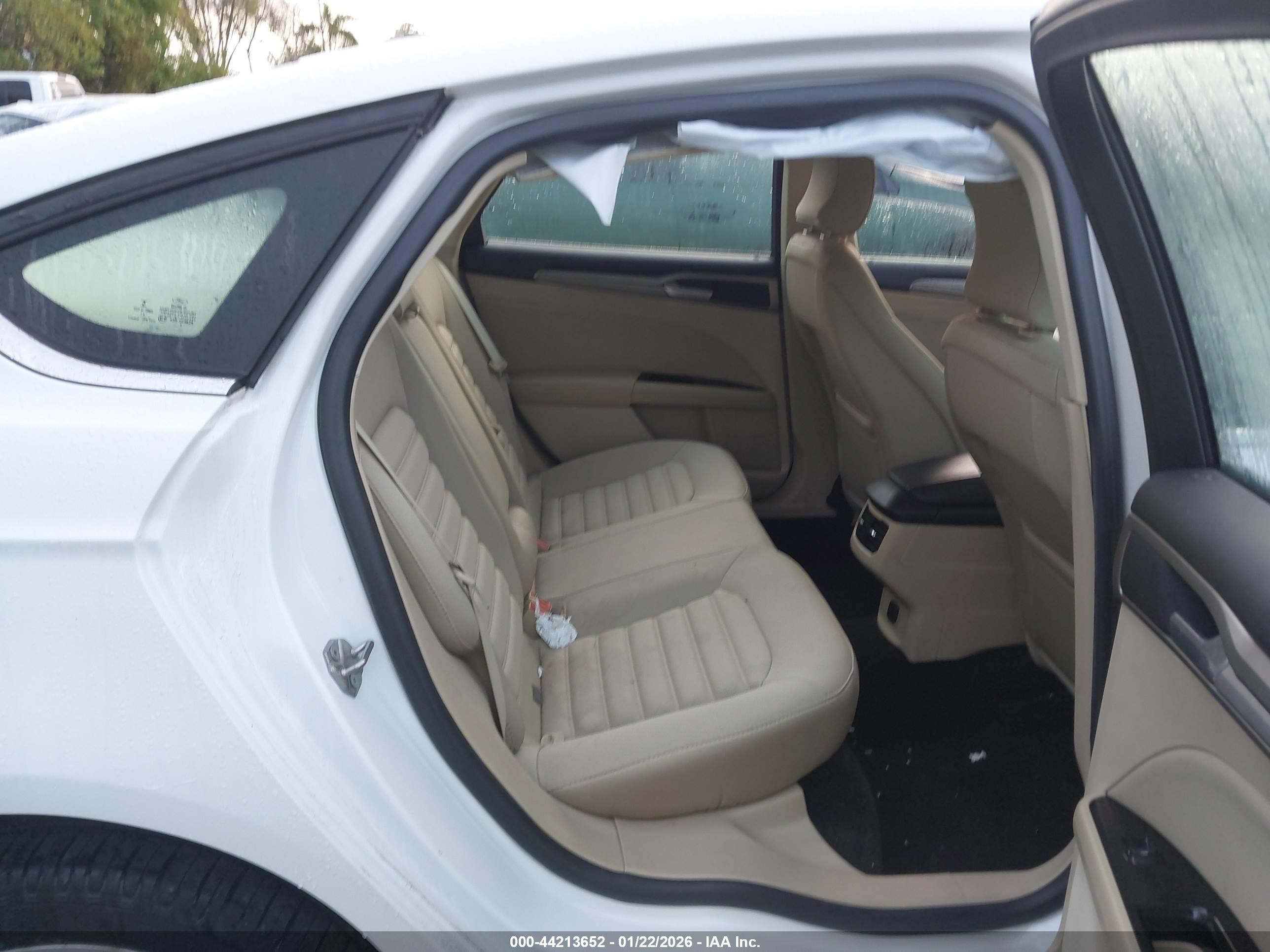 FORD FUSION image 8
