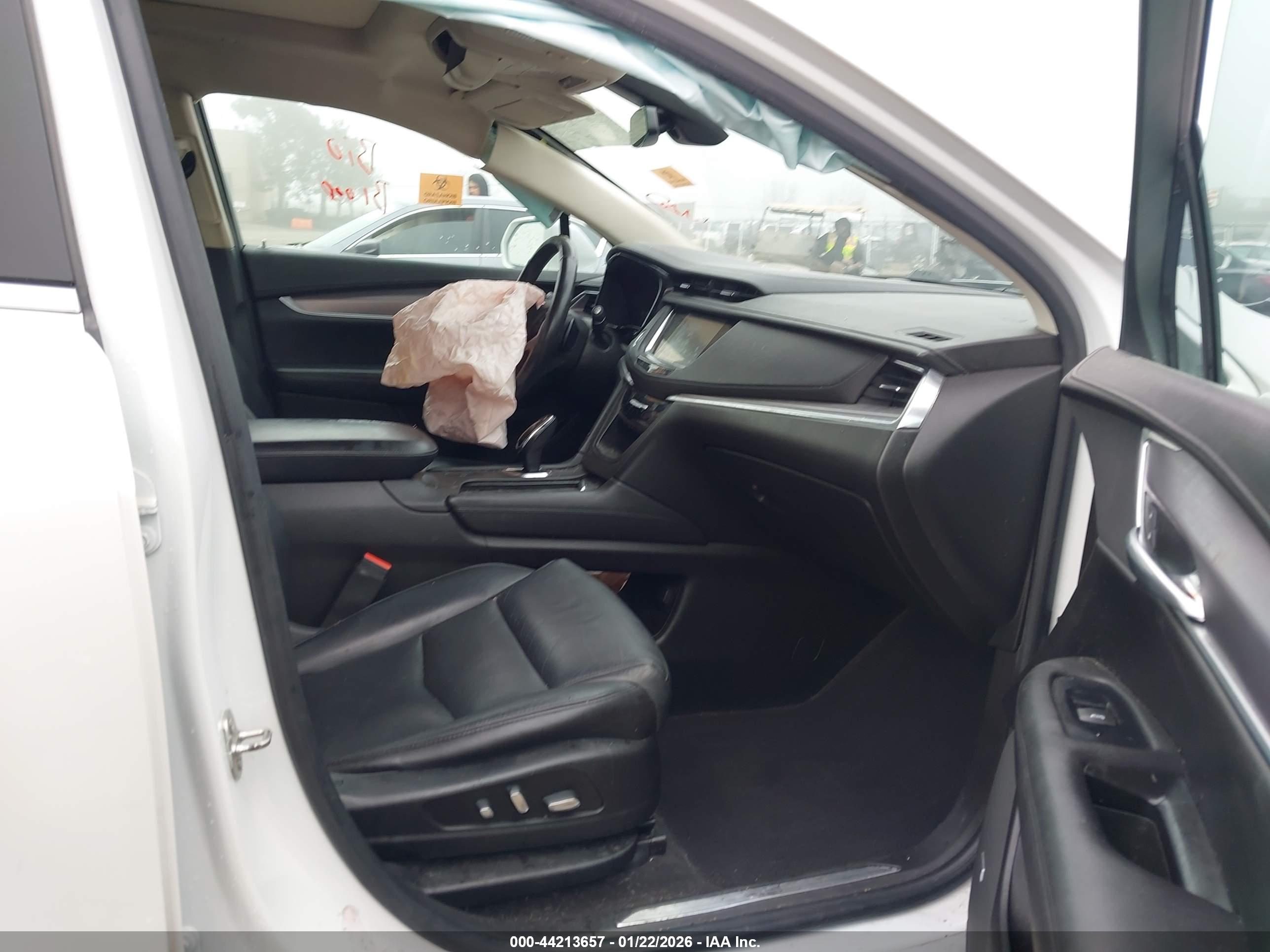 CADILLAC XT5 image 5