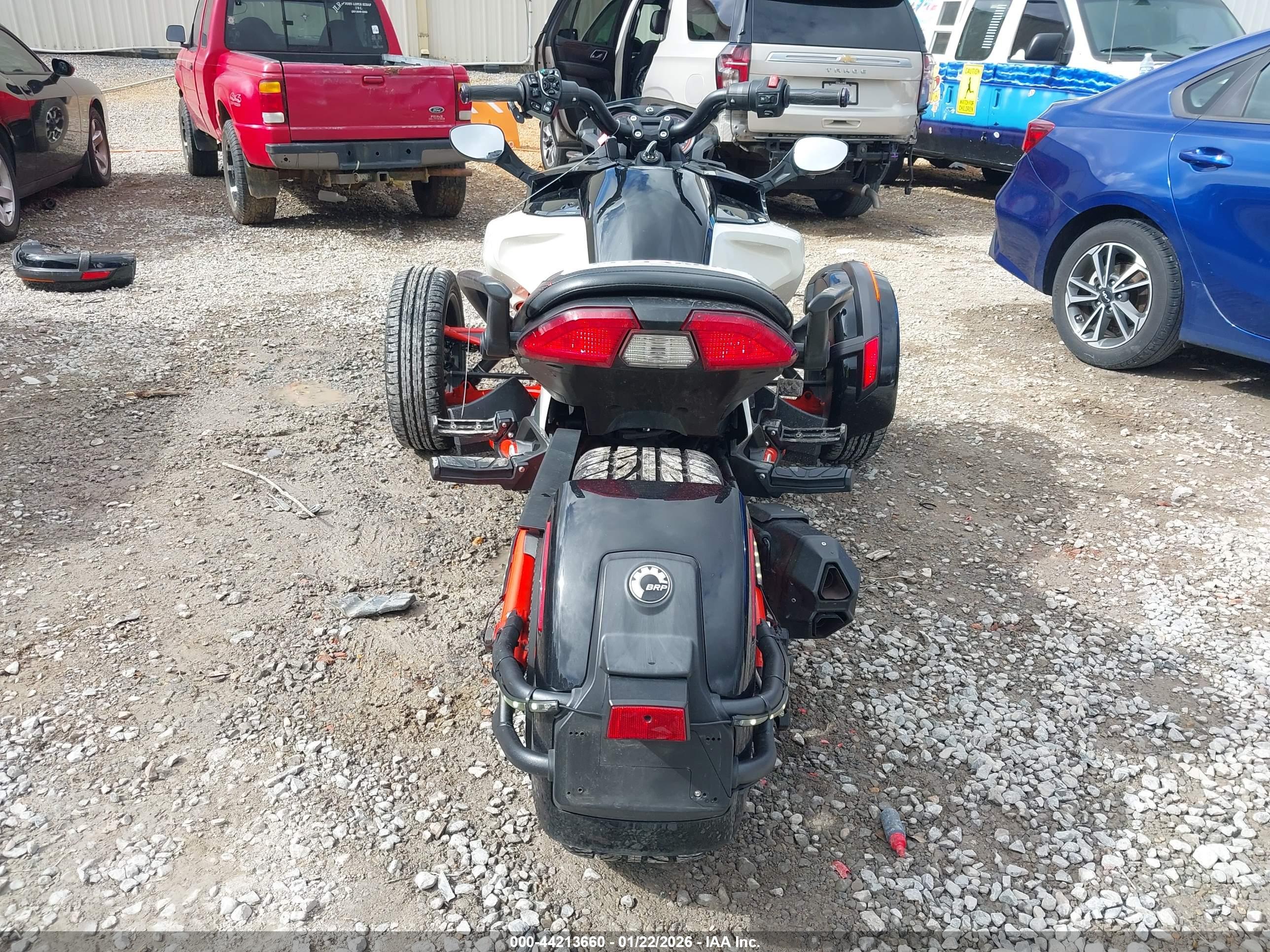 CAN-AM SPYDER image 6