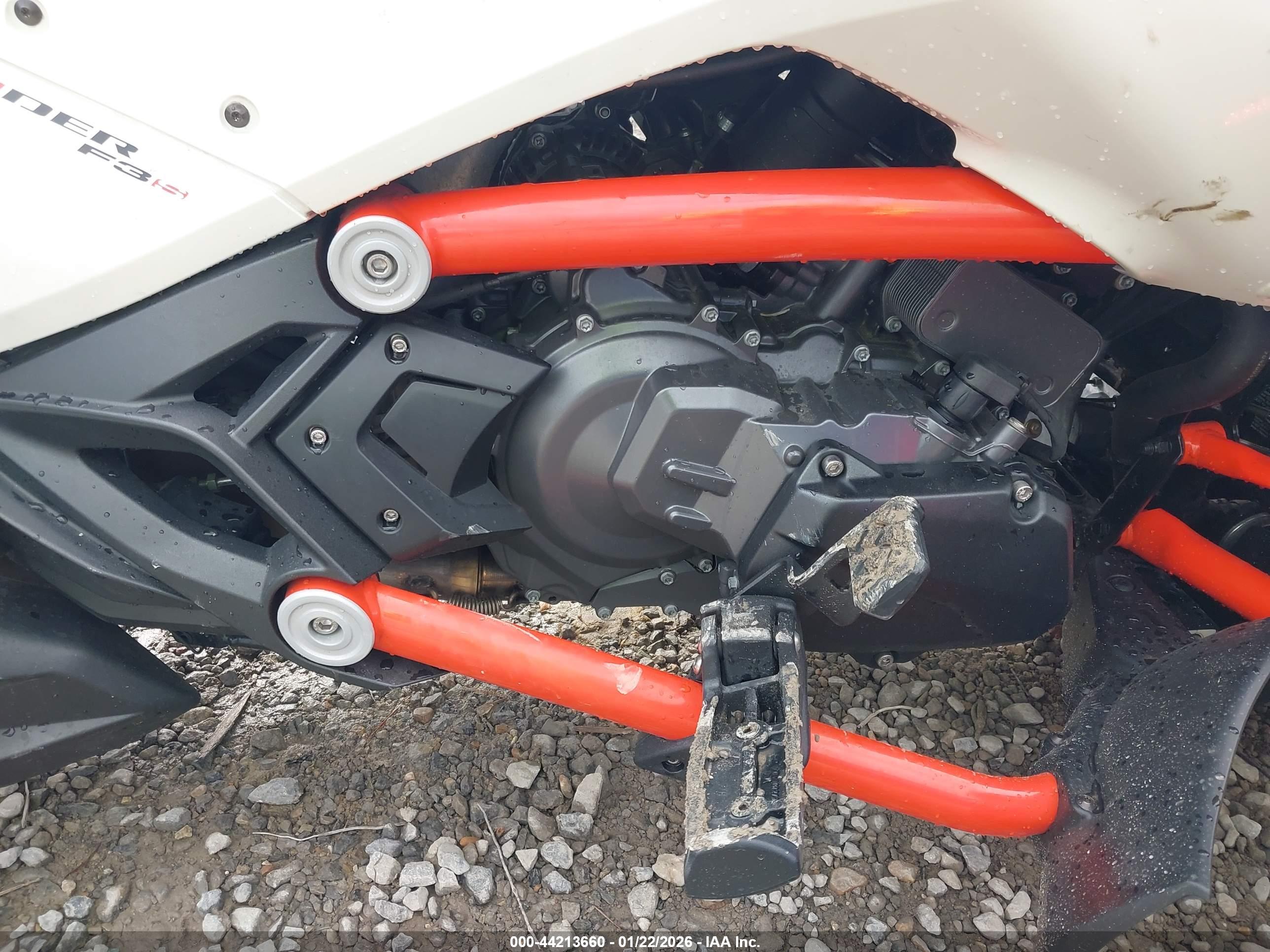 CAN-AM SPYDER image 8