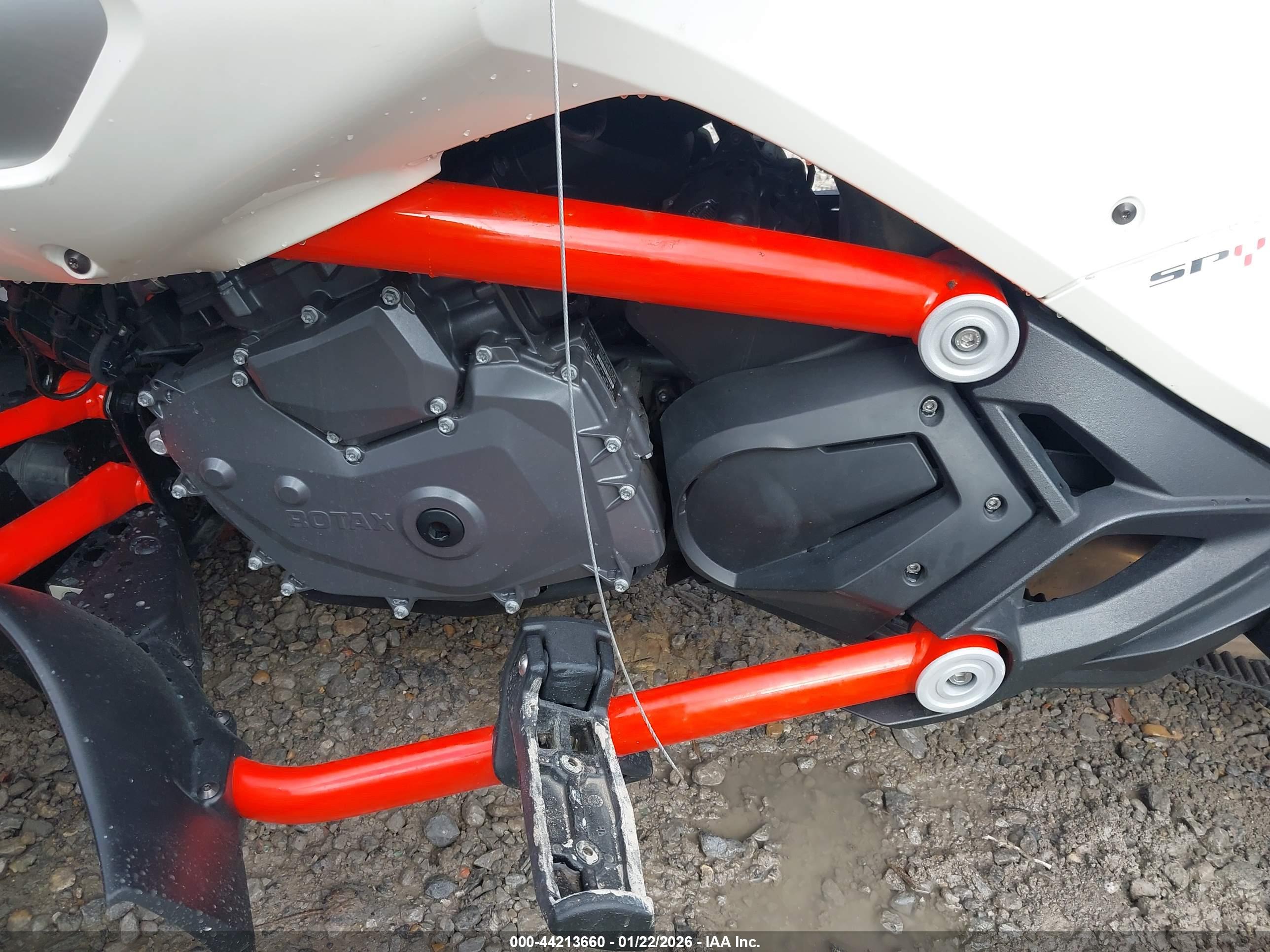 CAN-AM SPYDER image 9