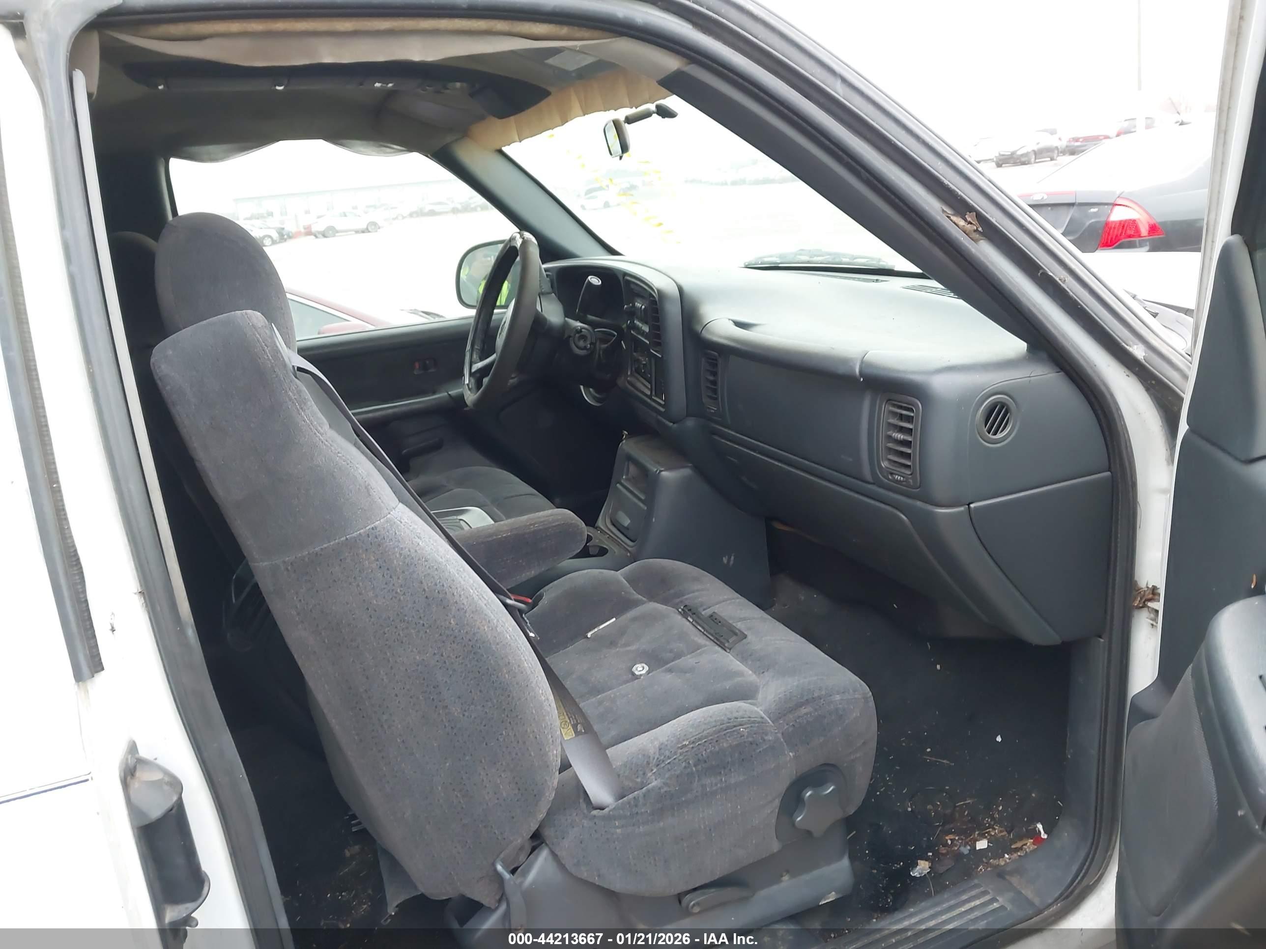 CHEVROLET SILVERADO image 5