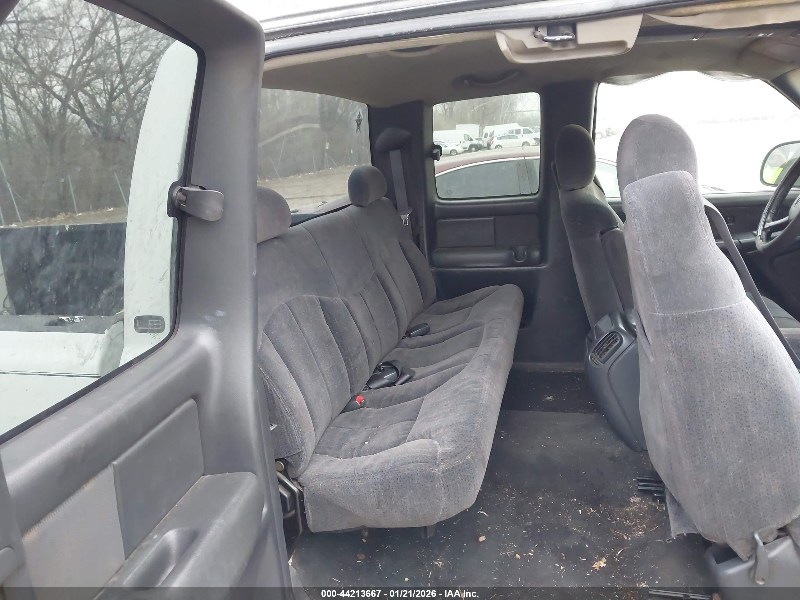 CHEVROLET SILVERADO image 8
