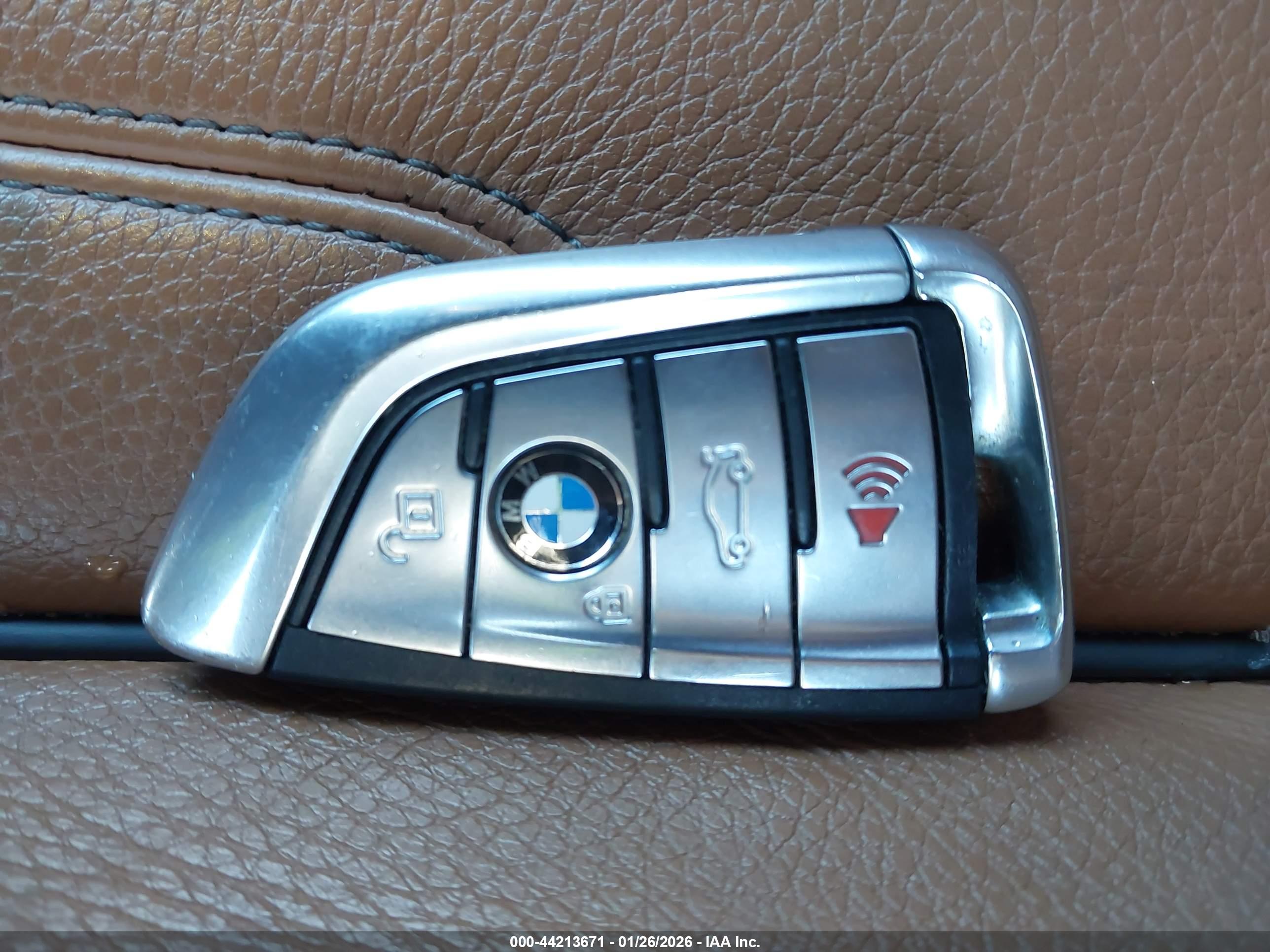 BMW 530E image 11