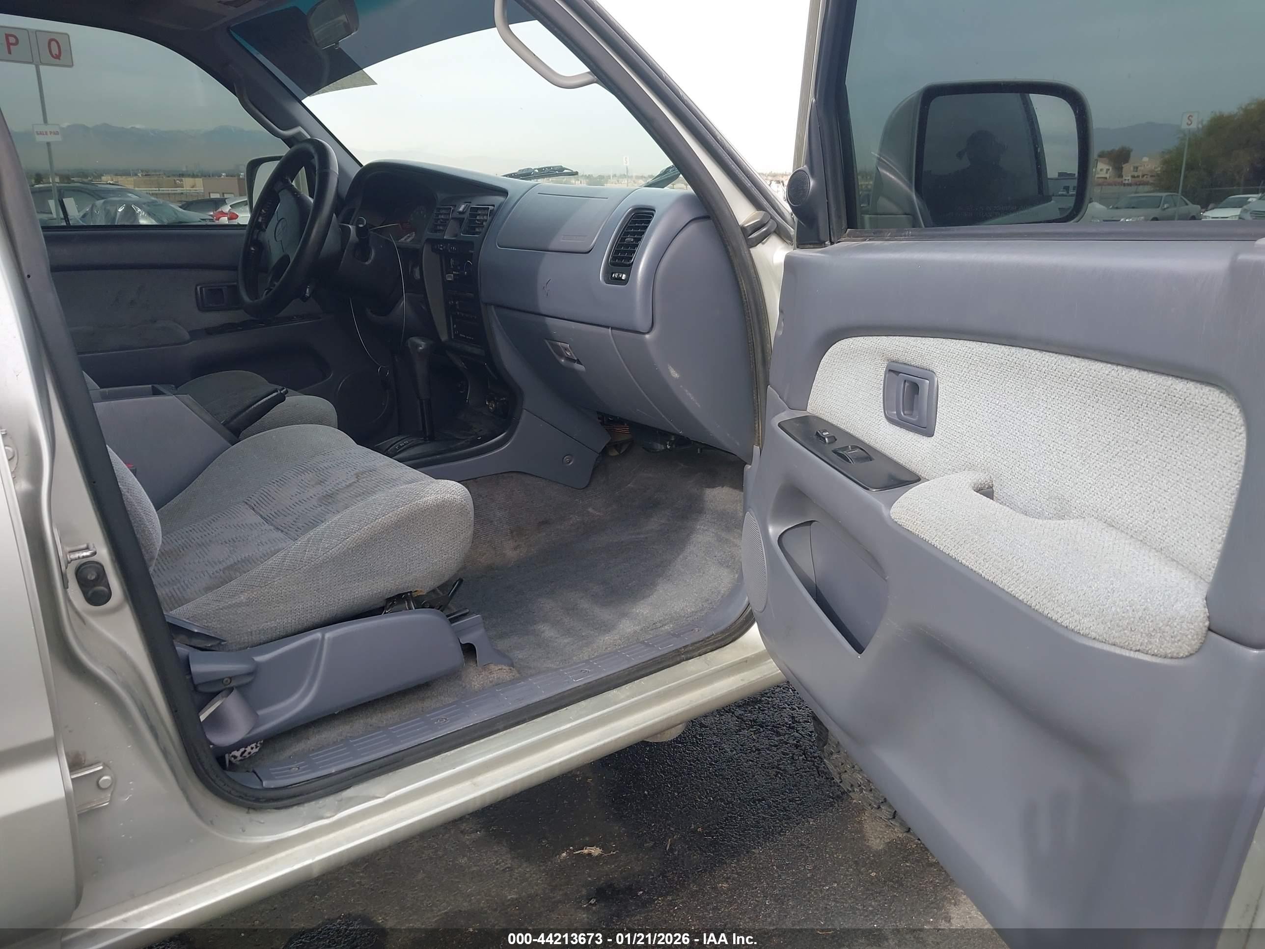 TOYOTA 4RUNNER image 5
