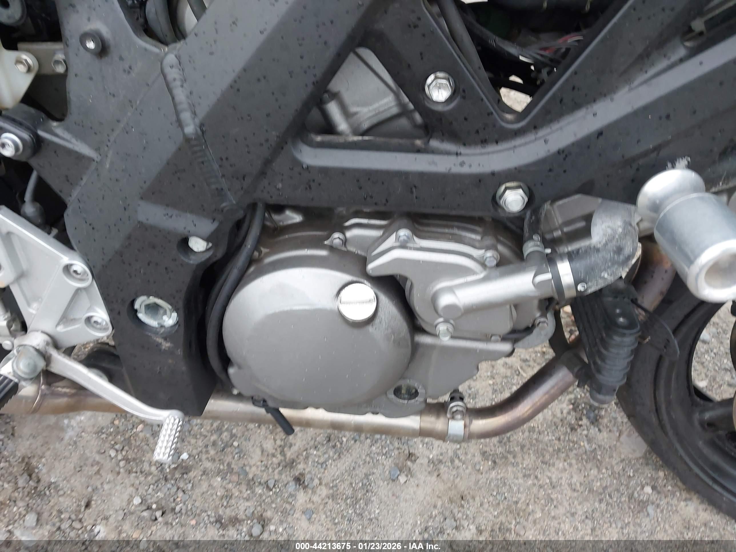 SUZUKI SV650 image 8