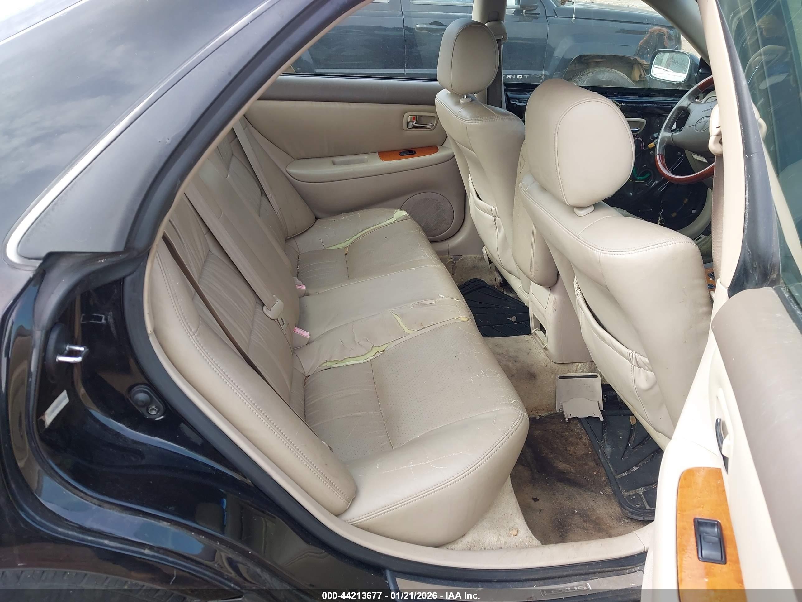 LEXUS ES image 8
