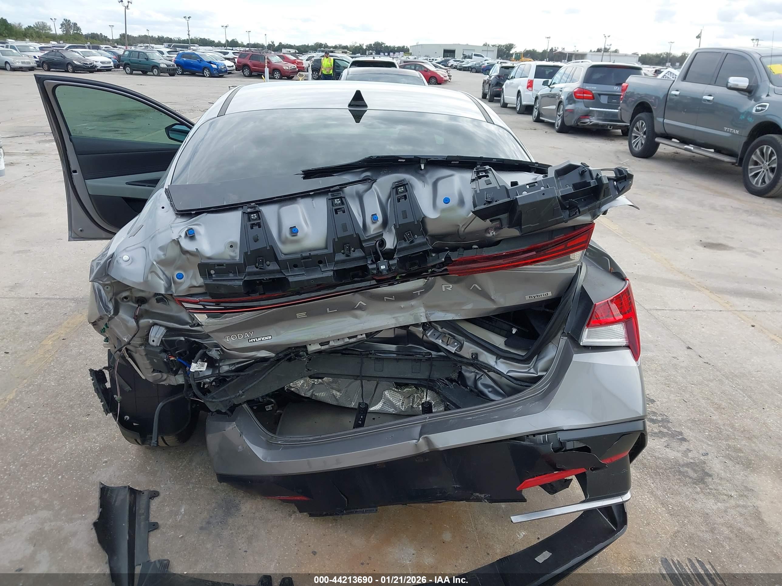 HYUNDAI ELANTRA image 6