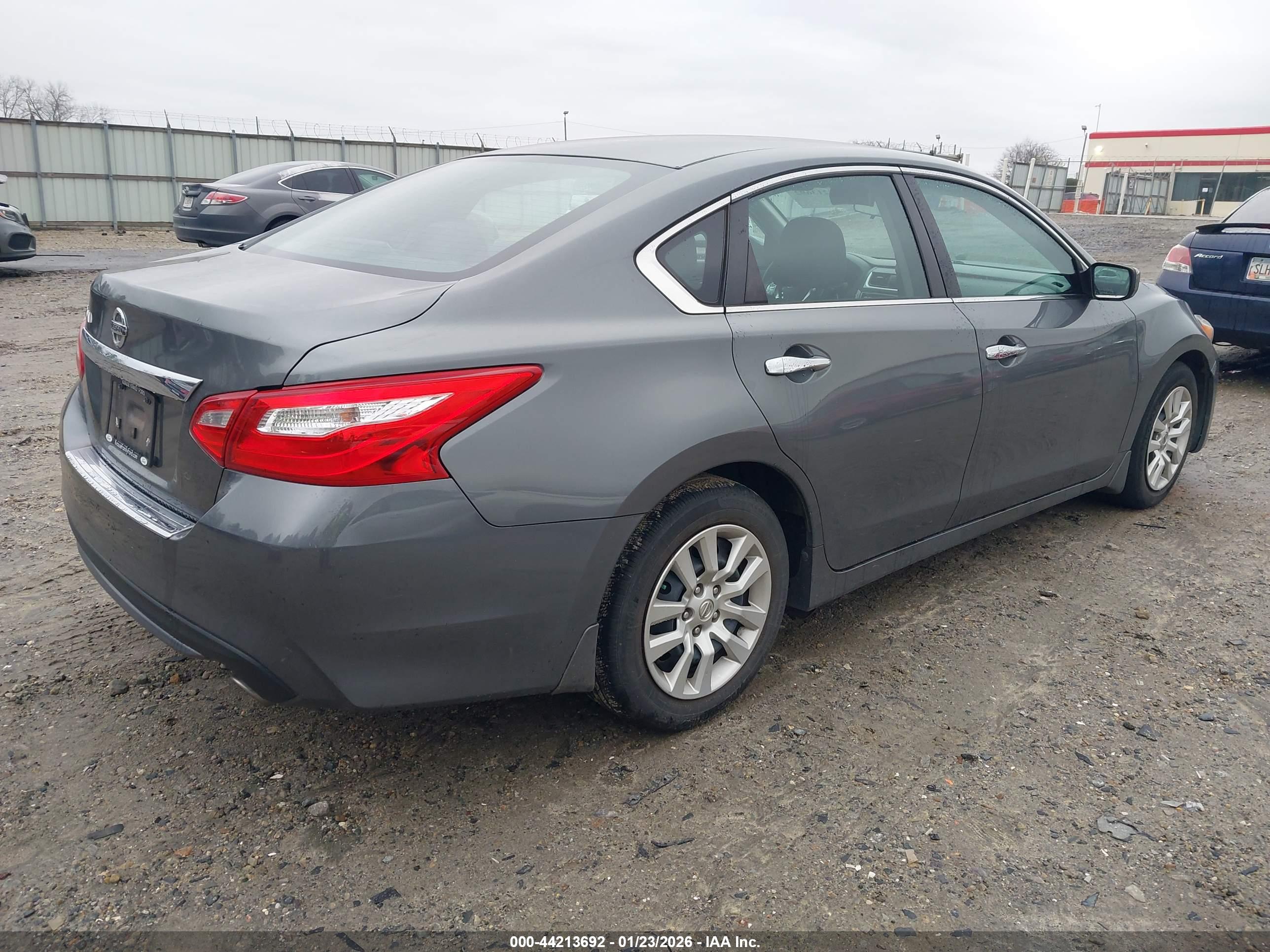 NISSAN ALTIMA image 4