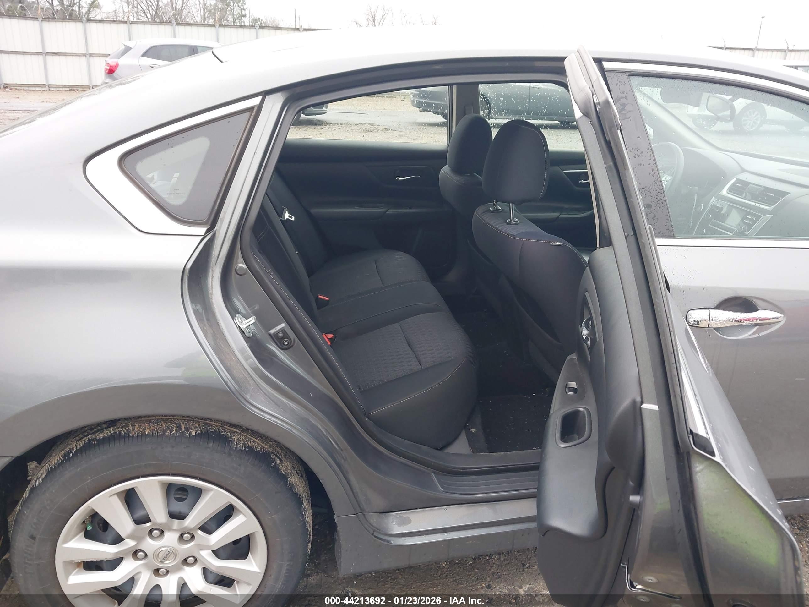 NISSAN ALTIMA image 8