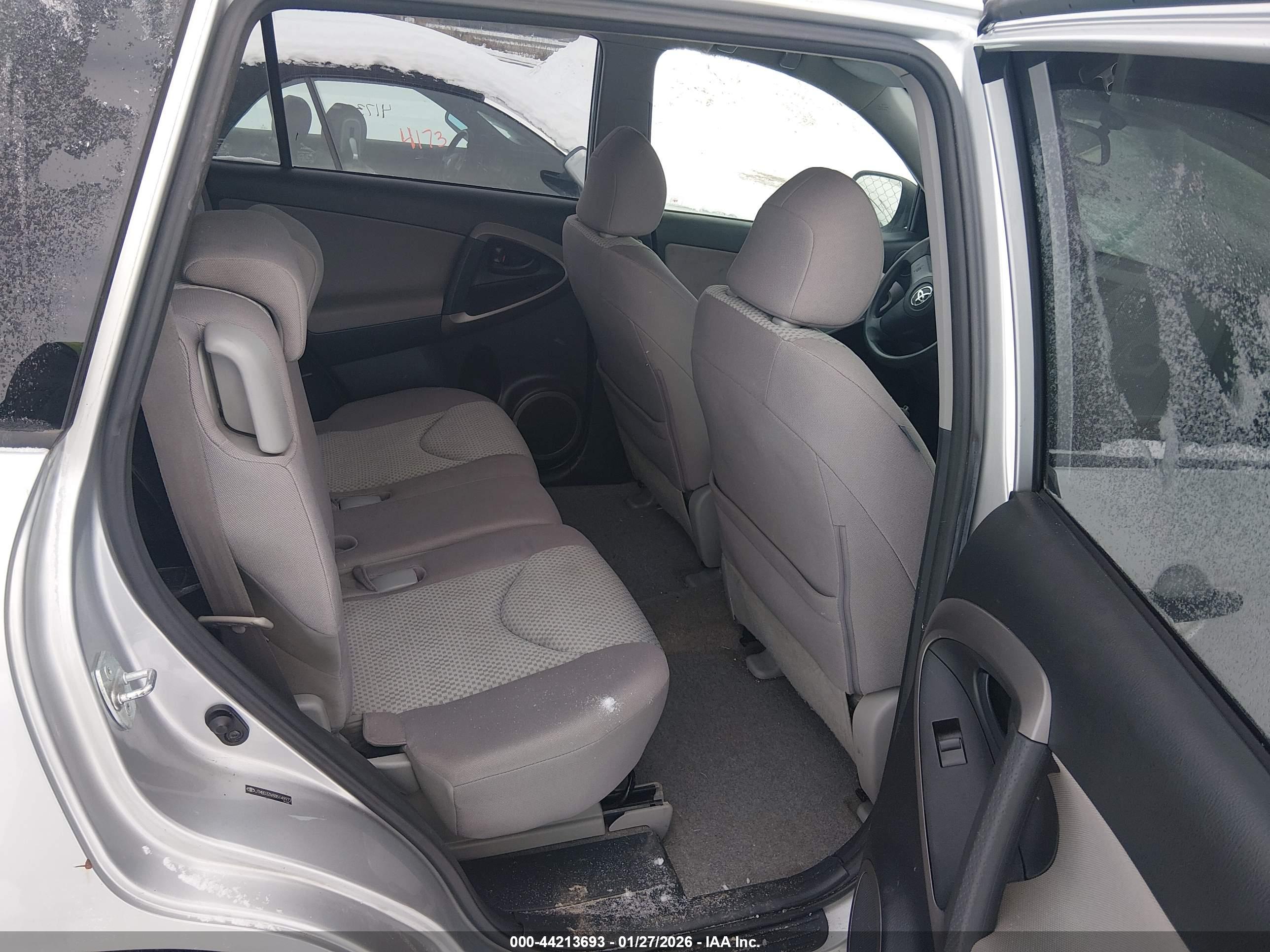 TOYOTA RAV4 image 8