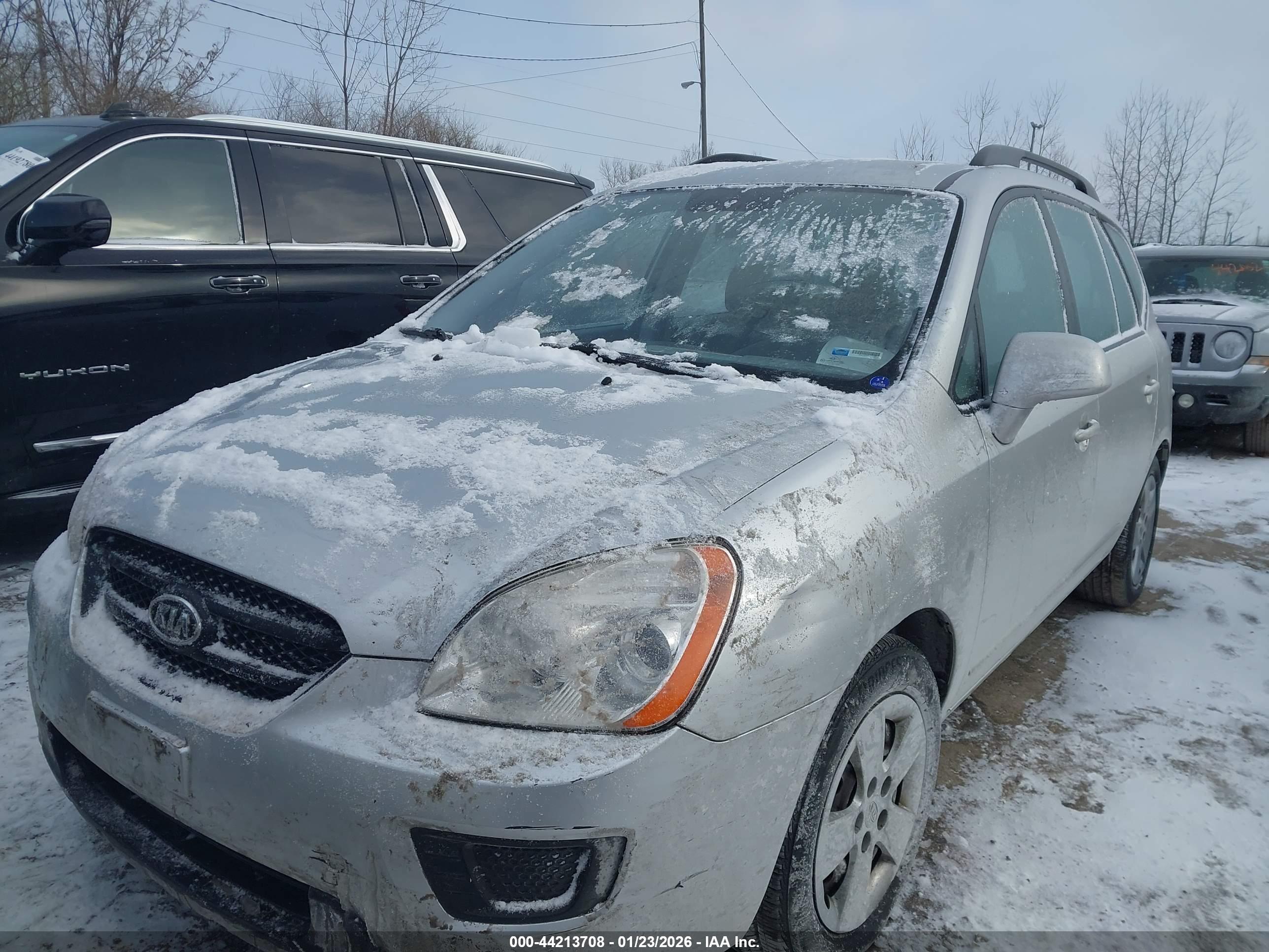 KIA RONDO image 2