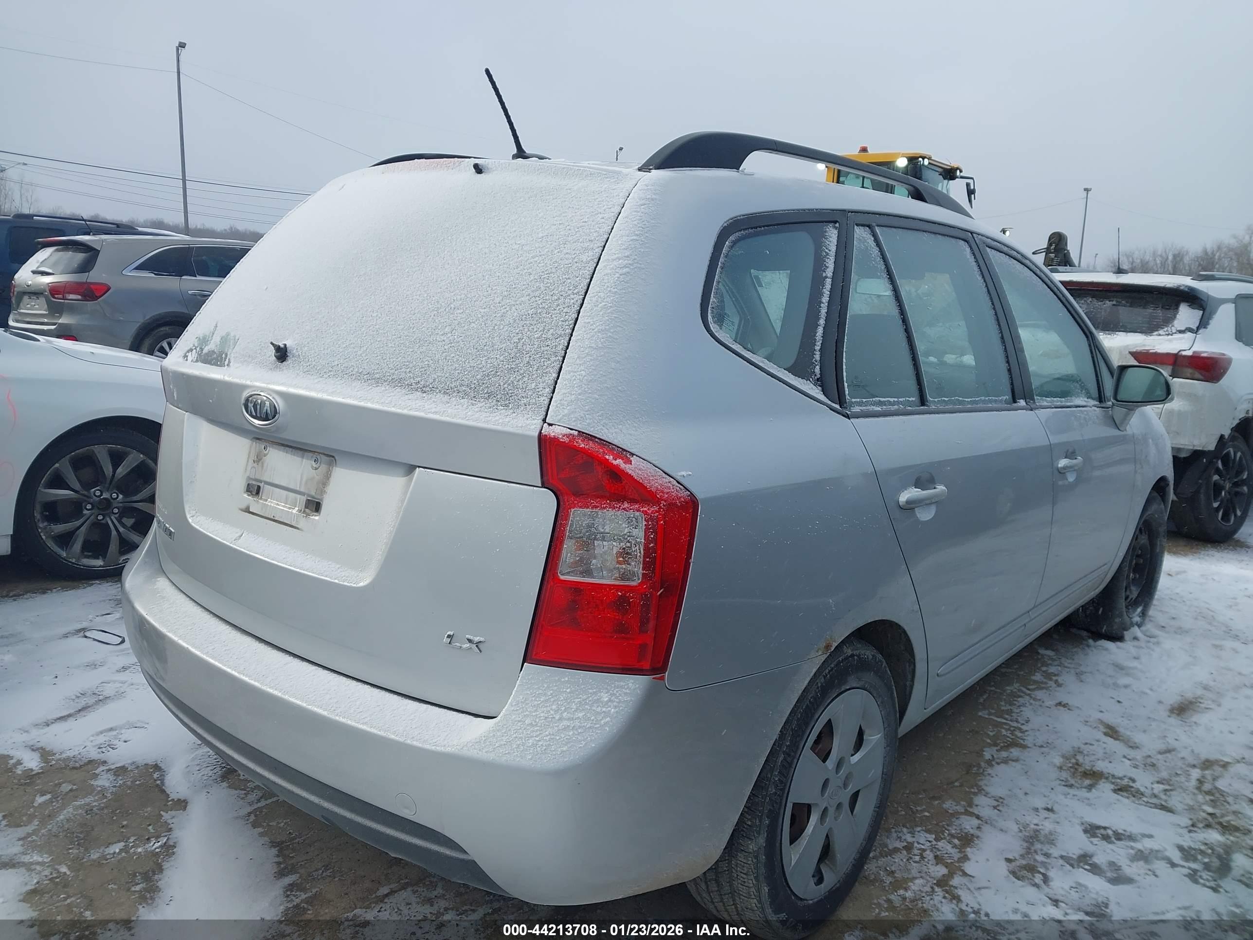 KIA RONDO image 4