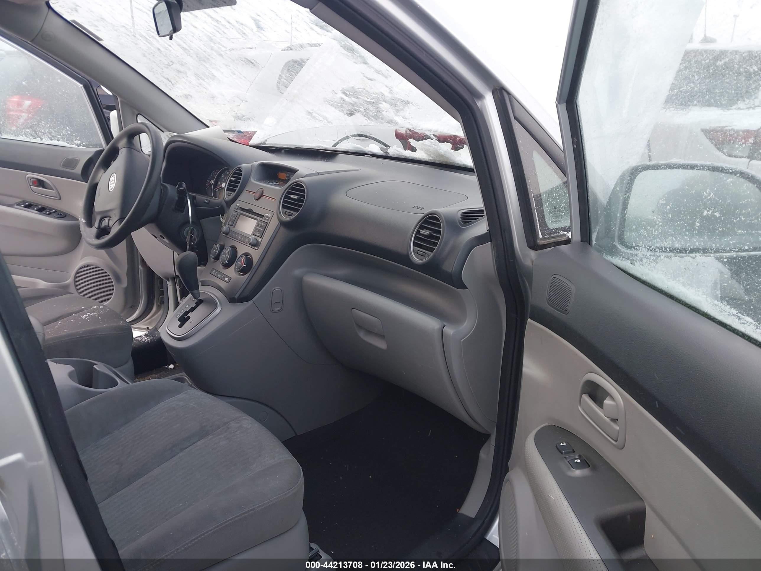 KIA RONDO image 5