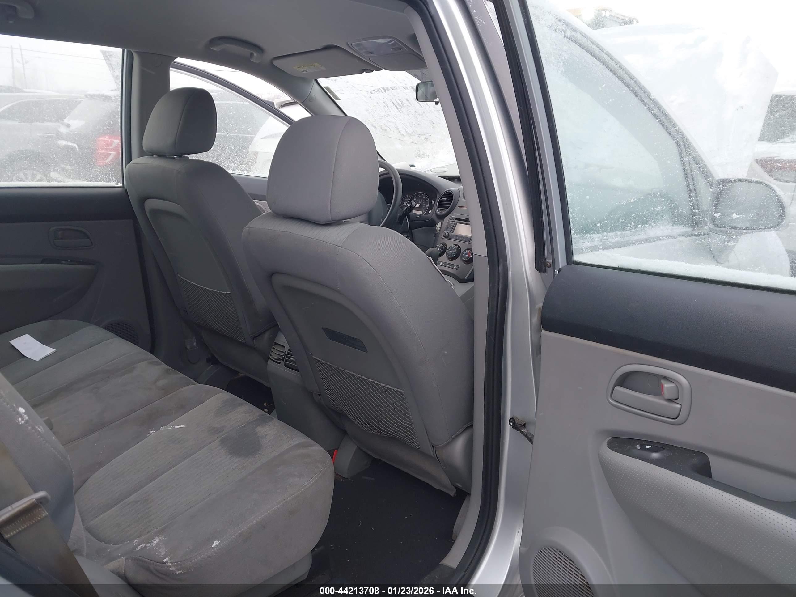 KIA RONDO image 8