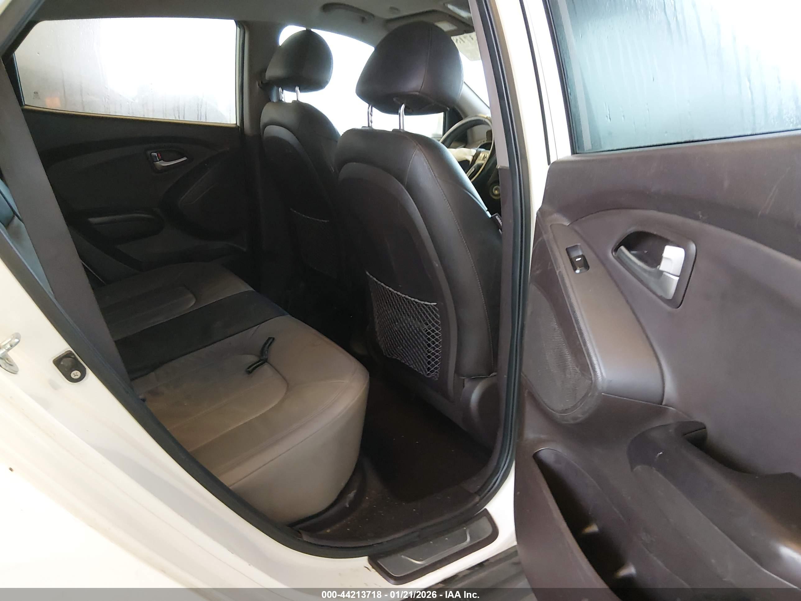 HYUNDAI TUCSON image 8