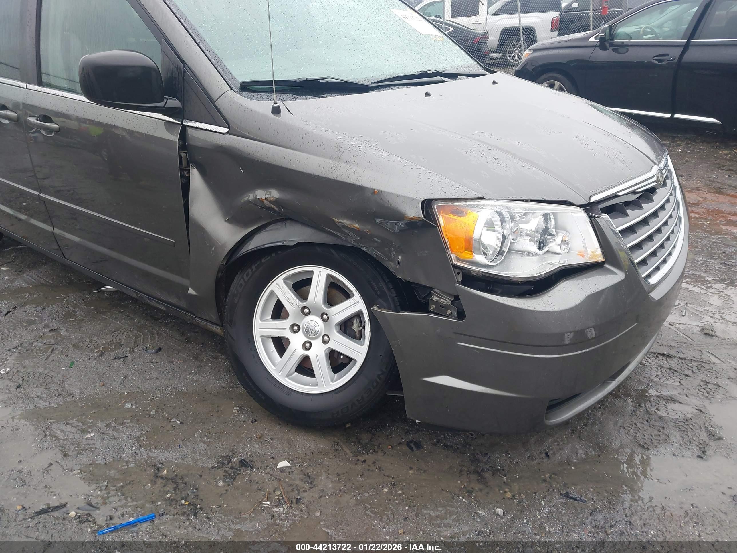 CHRYSLER TOWN image 6