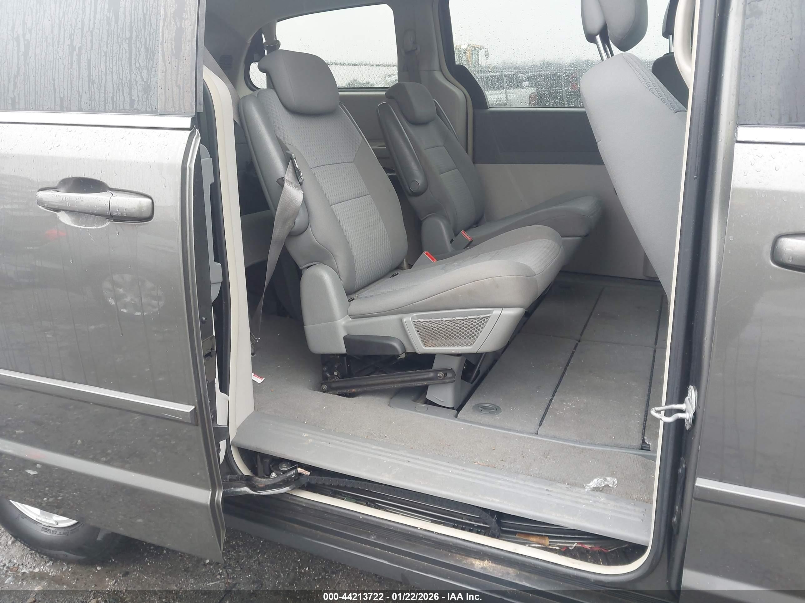 CHRYSLER TOWN image 8