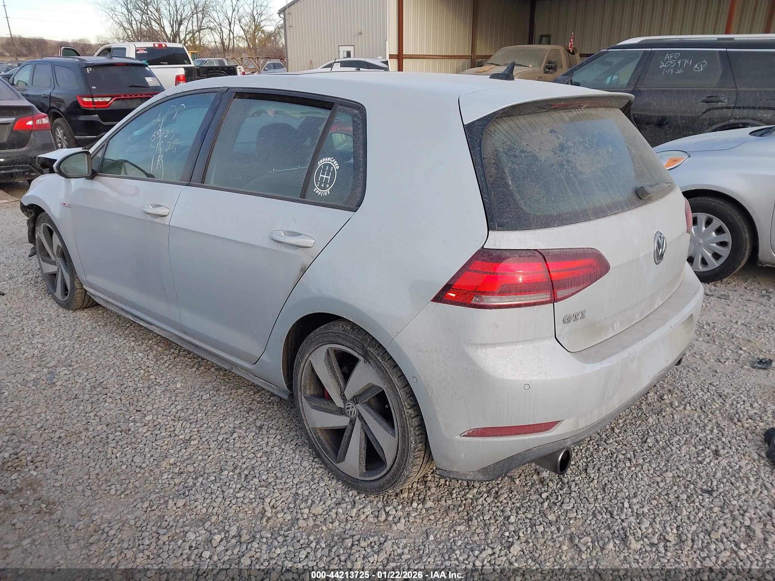 VOLKSWAGEN GOLF image 3