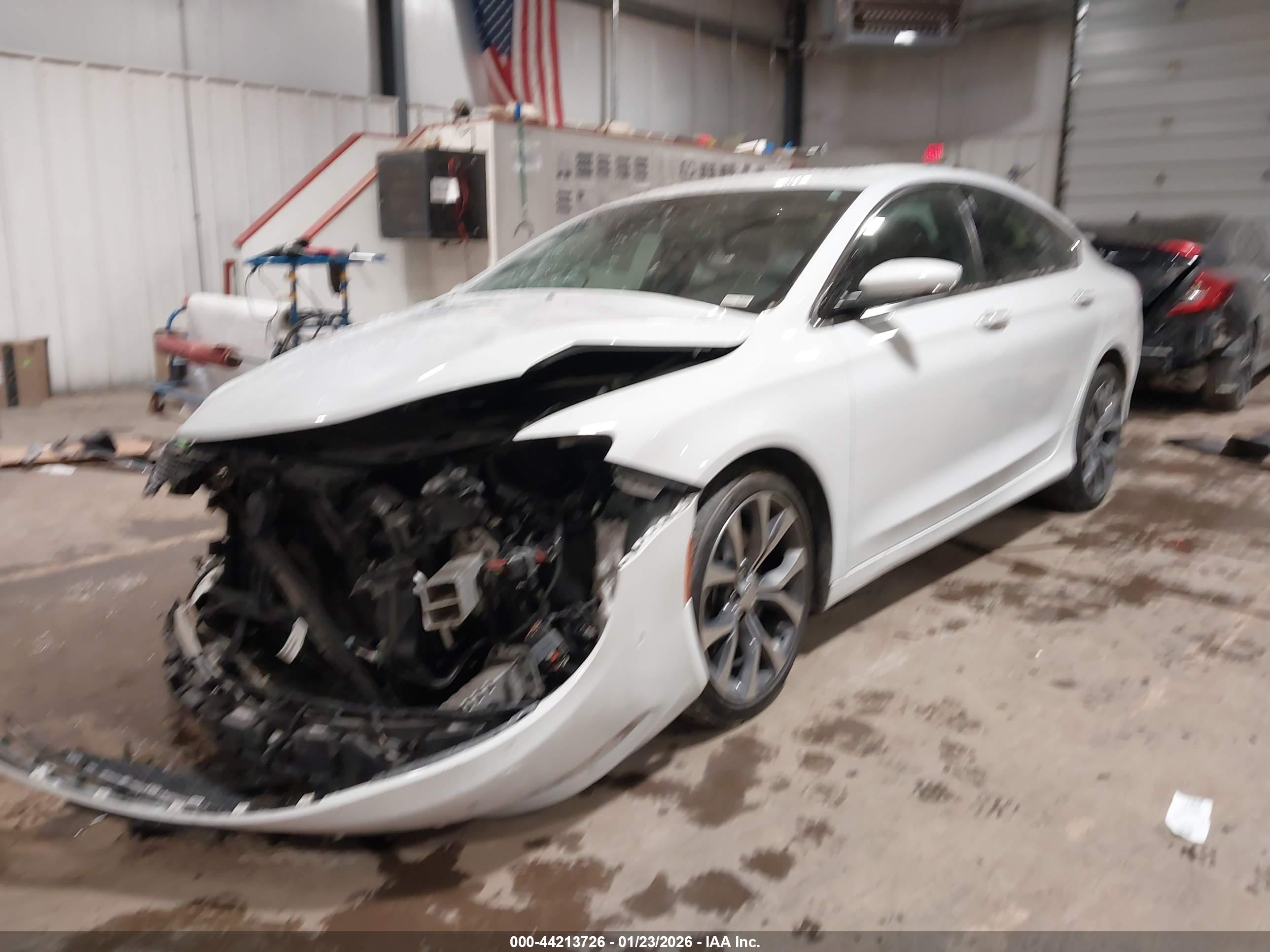 CHRYSLER 200 image 2