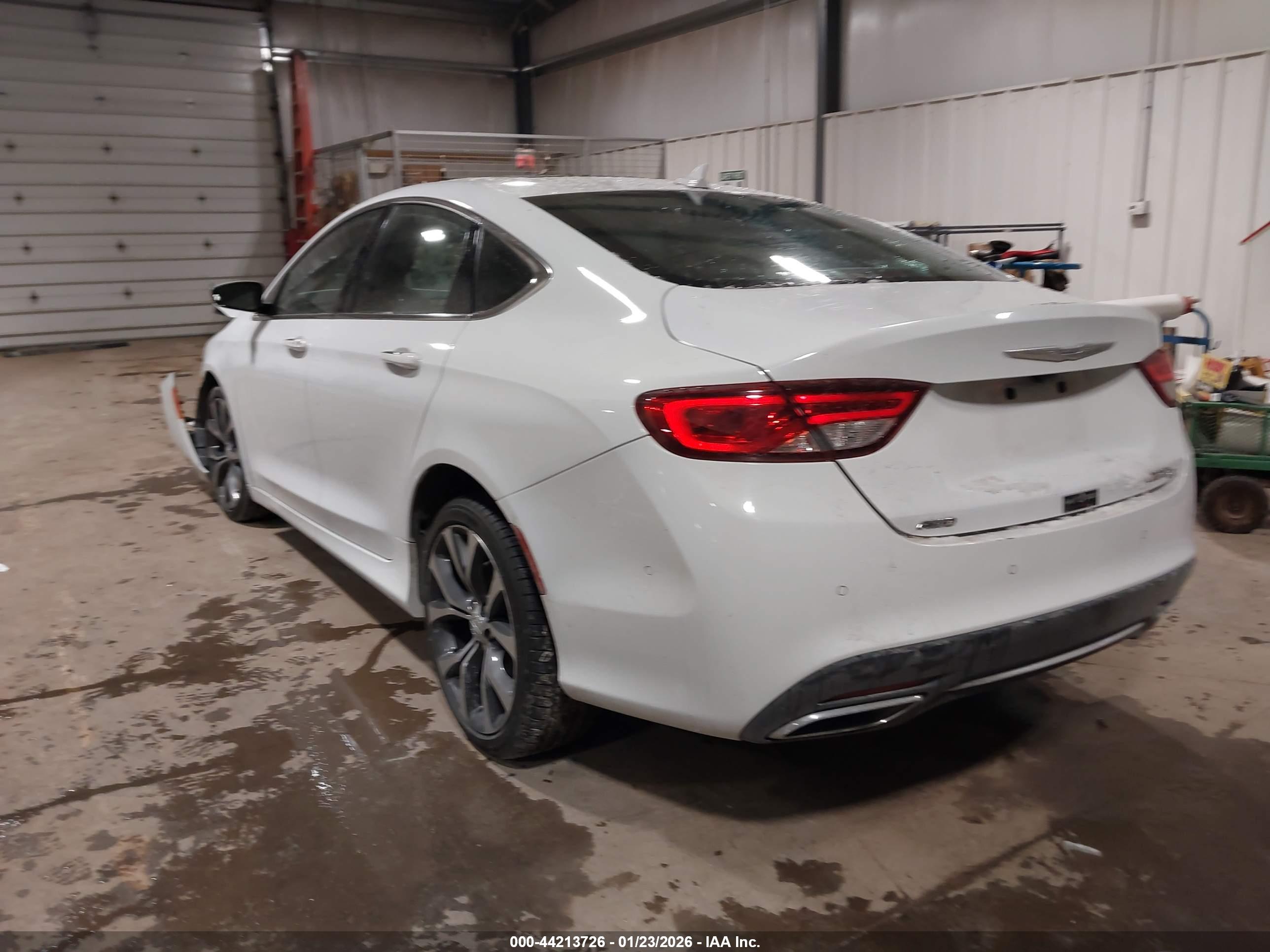 CHRYSLER 200 image 3