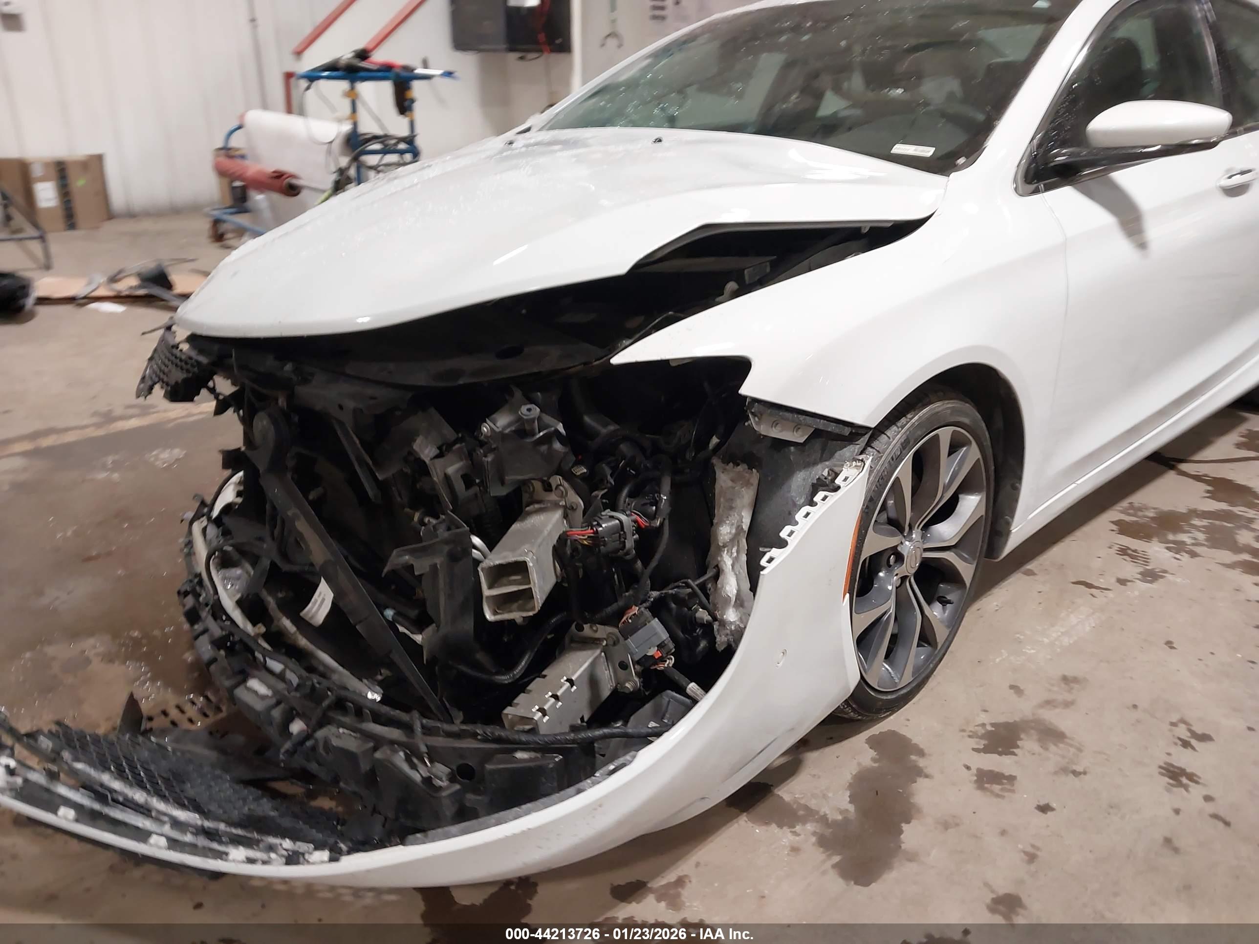 CHRYSLER 200 image 6