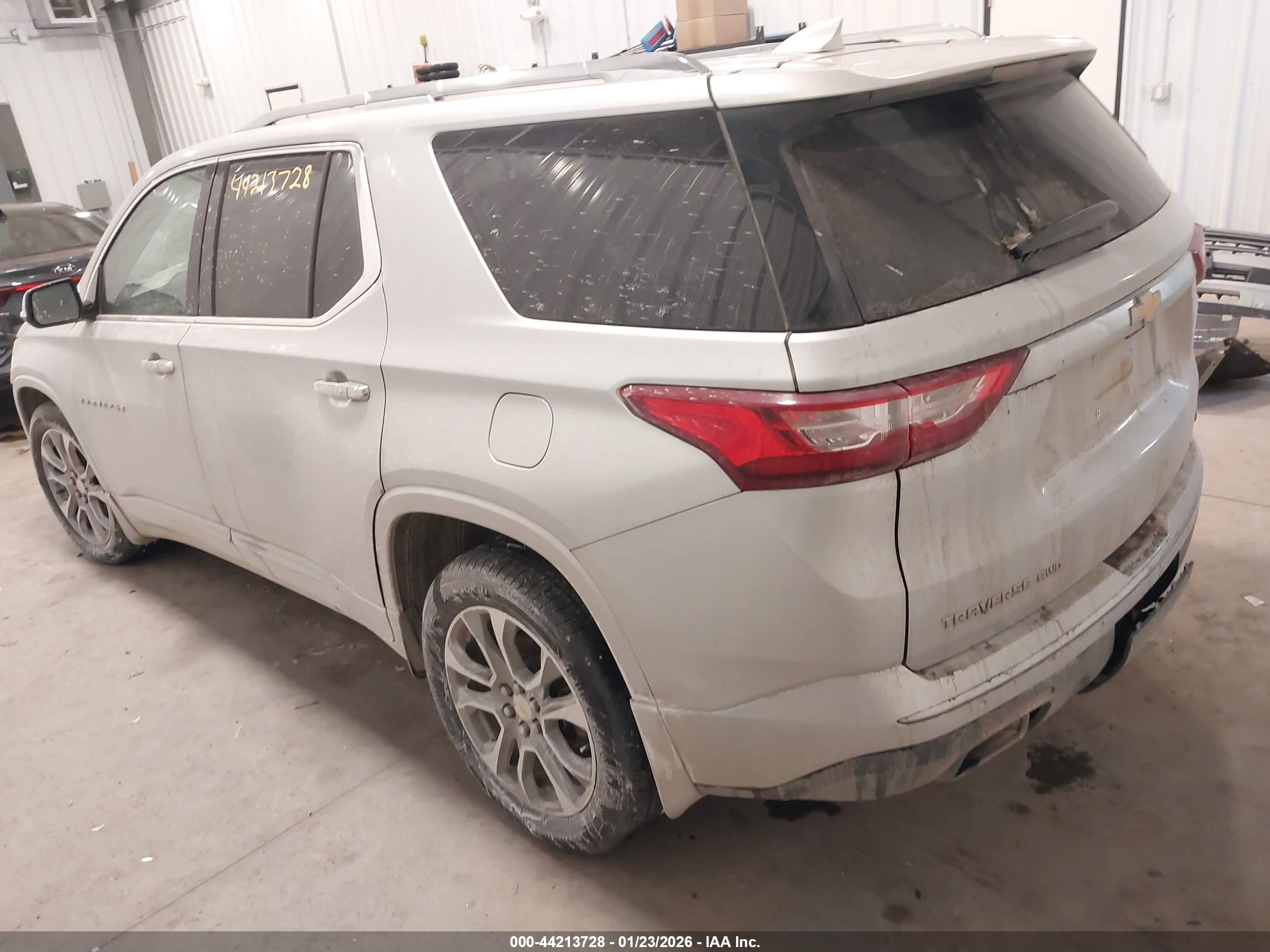 CHEVROLET TRAVERSE image 3