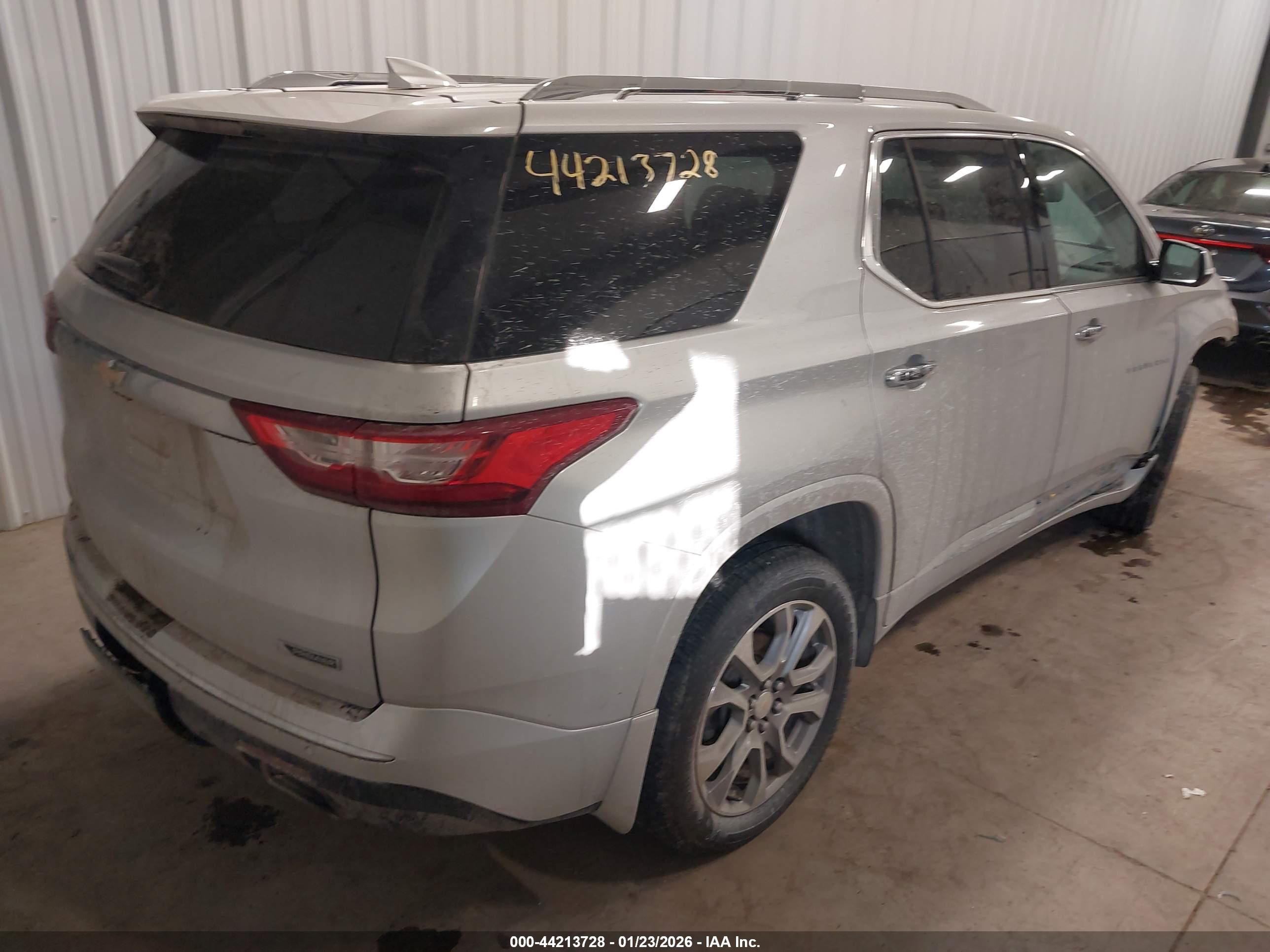 CHEVROLET TRAVERSE image 4