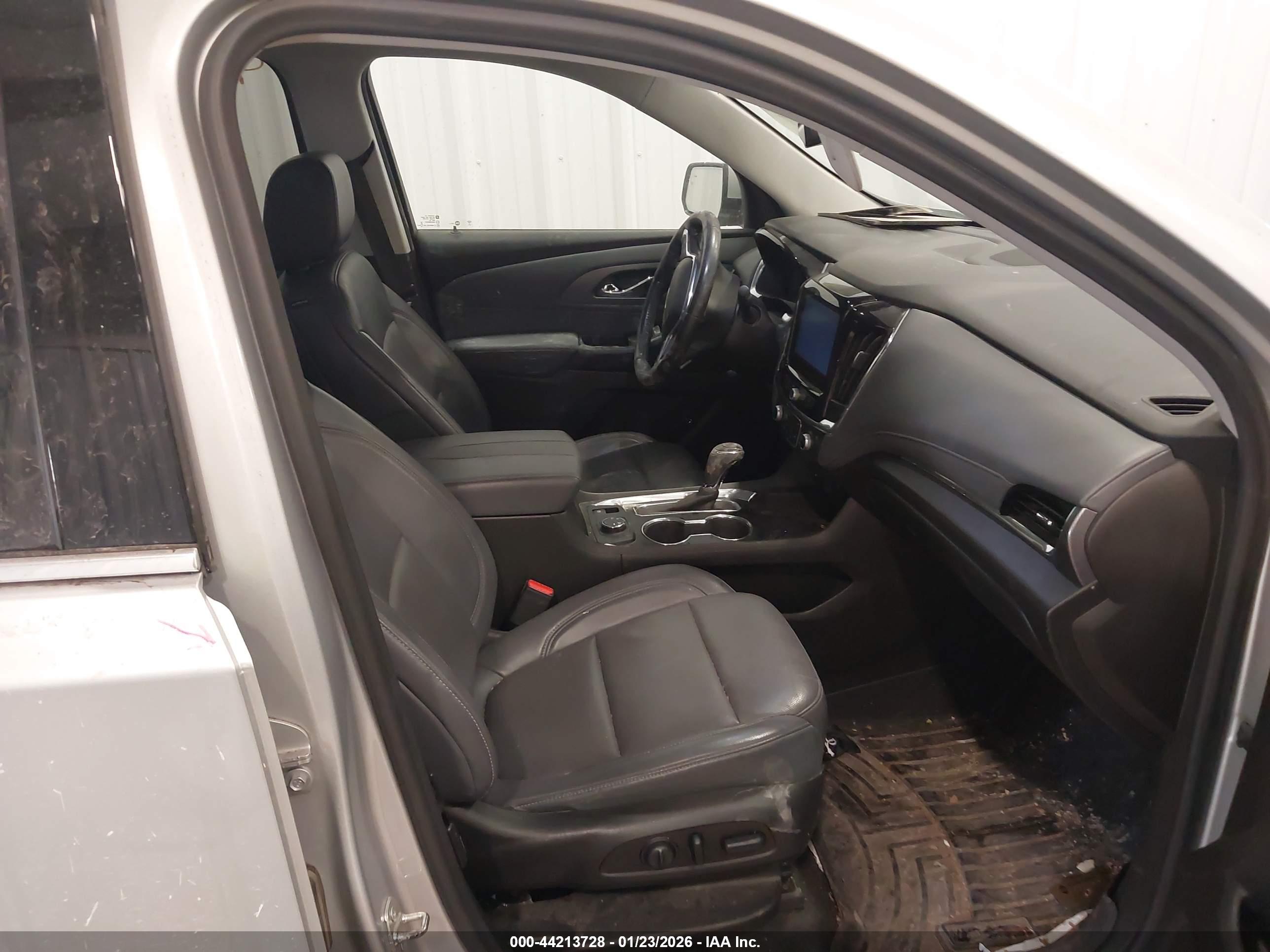 CHEVROLET TRAVERSE image 5