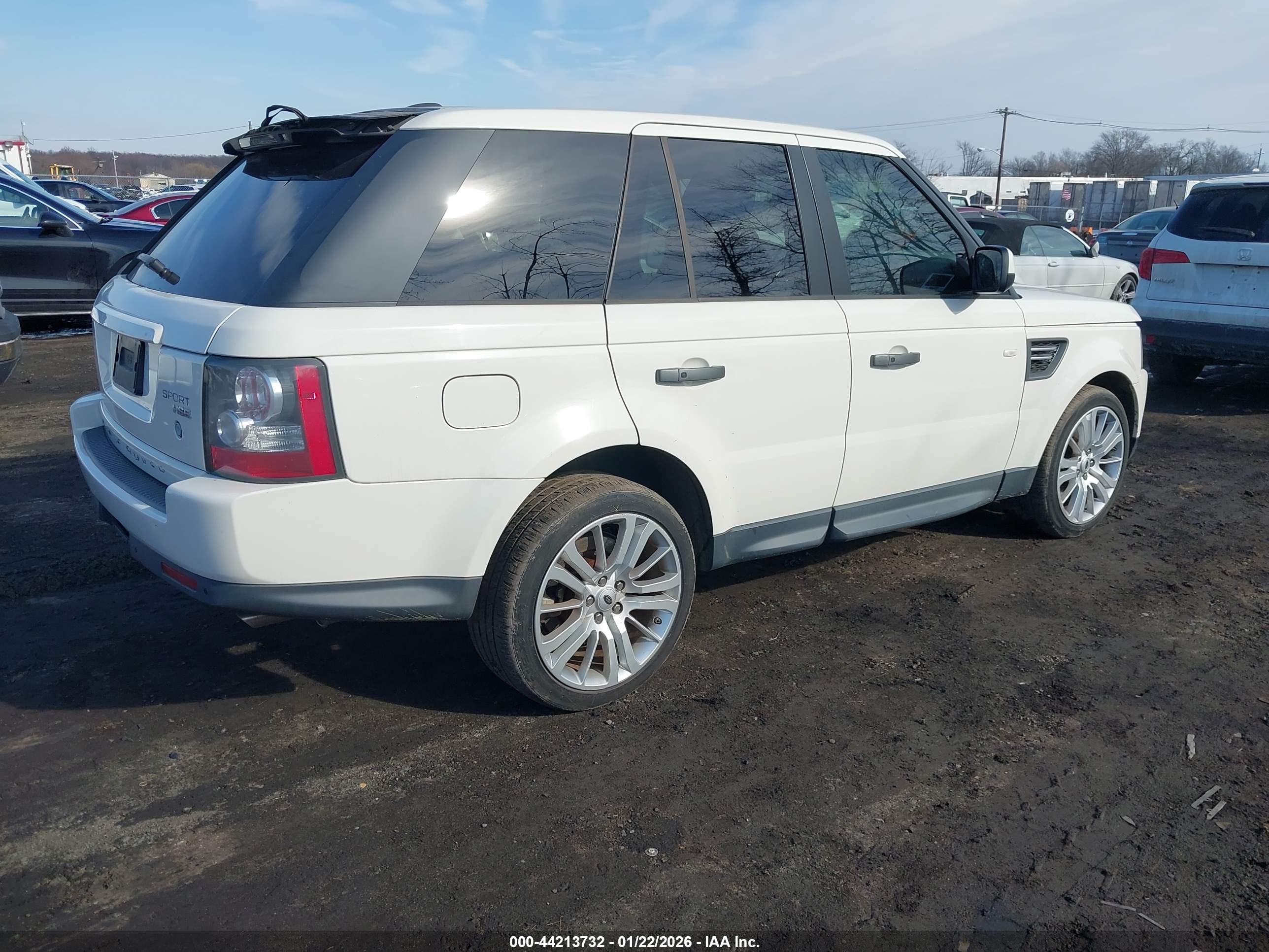 LAND ROVER image 4