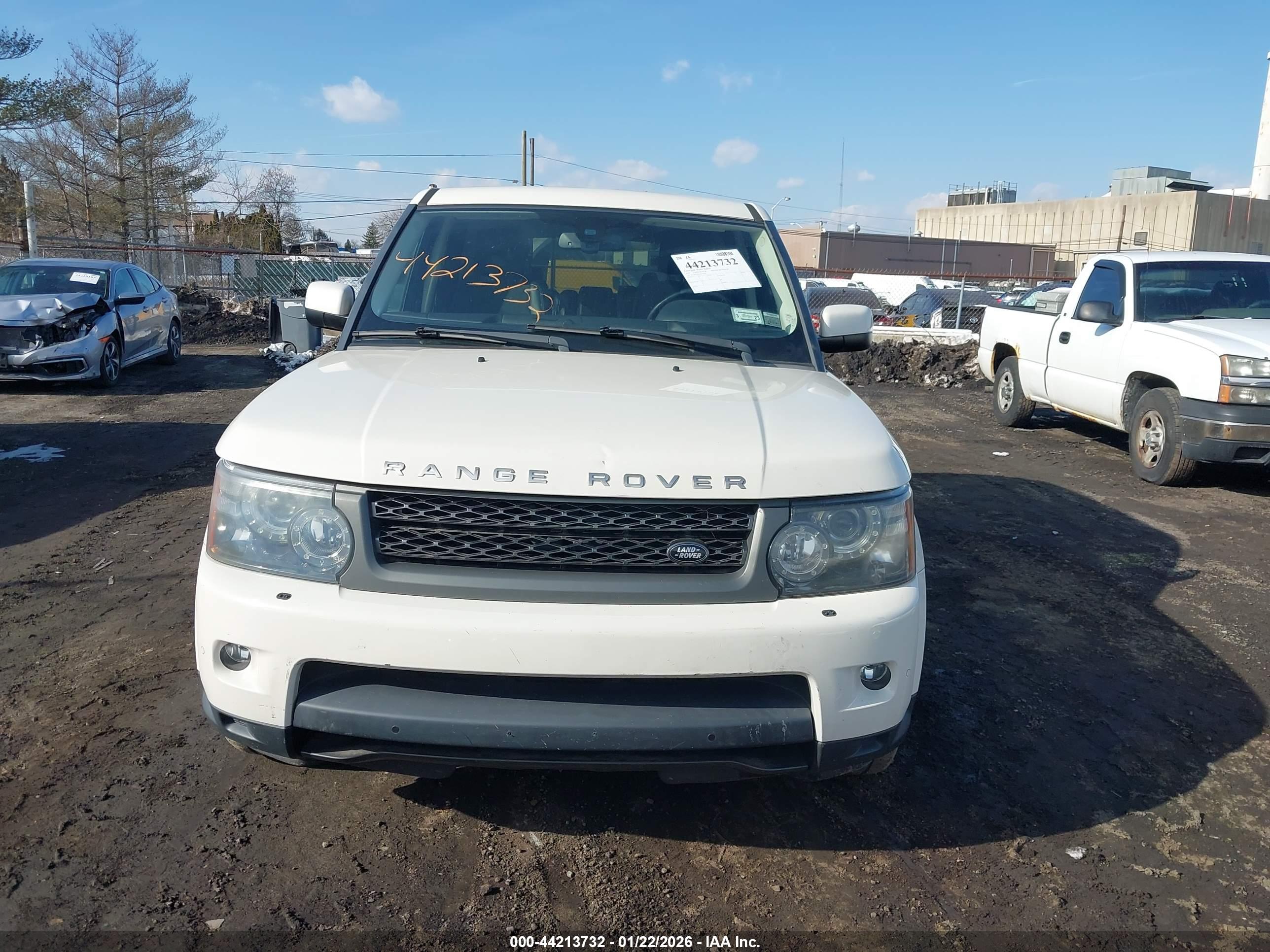 LAND ROVER image 6