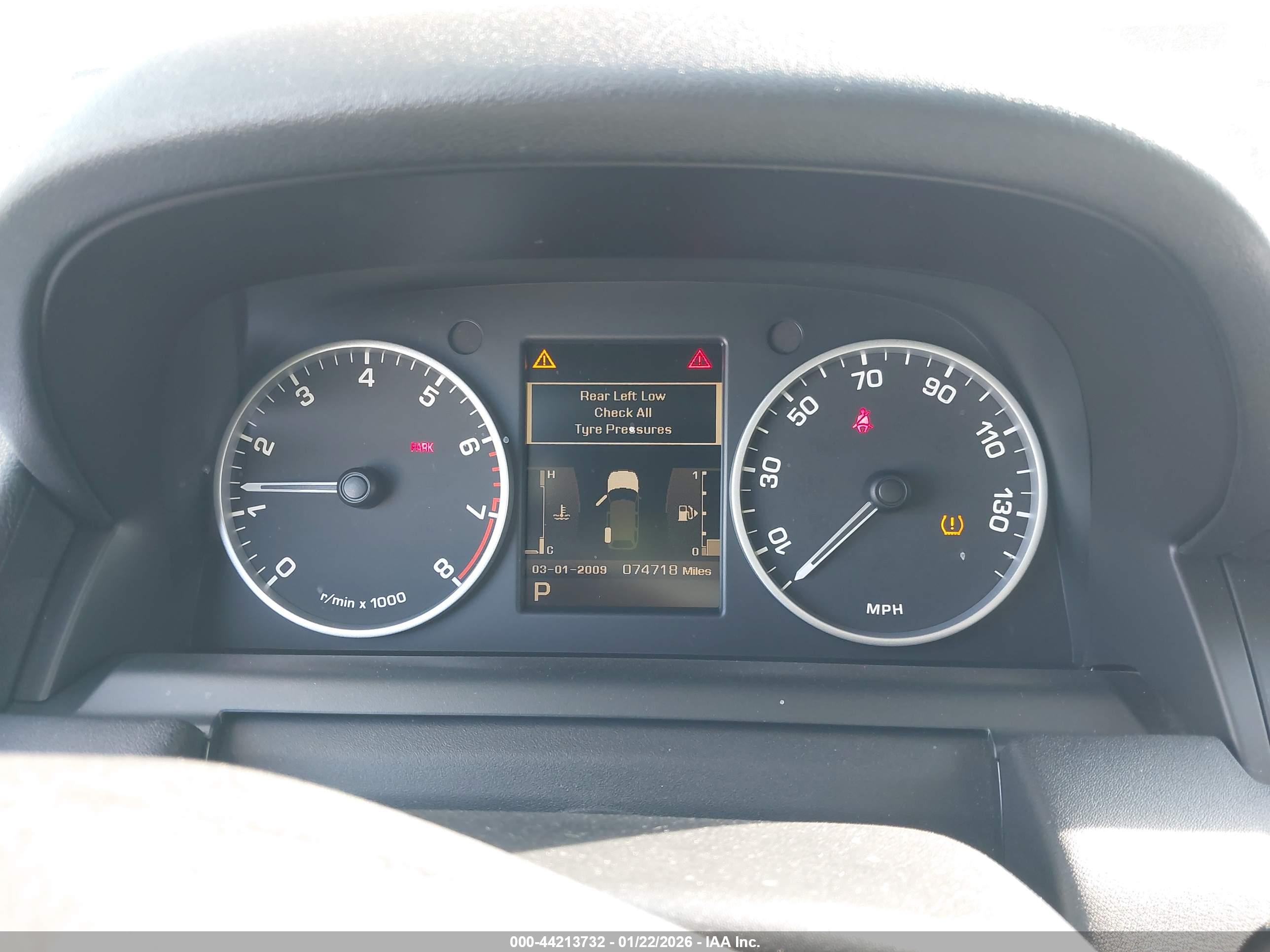 LAND ROVER image 7