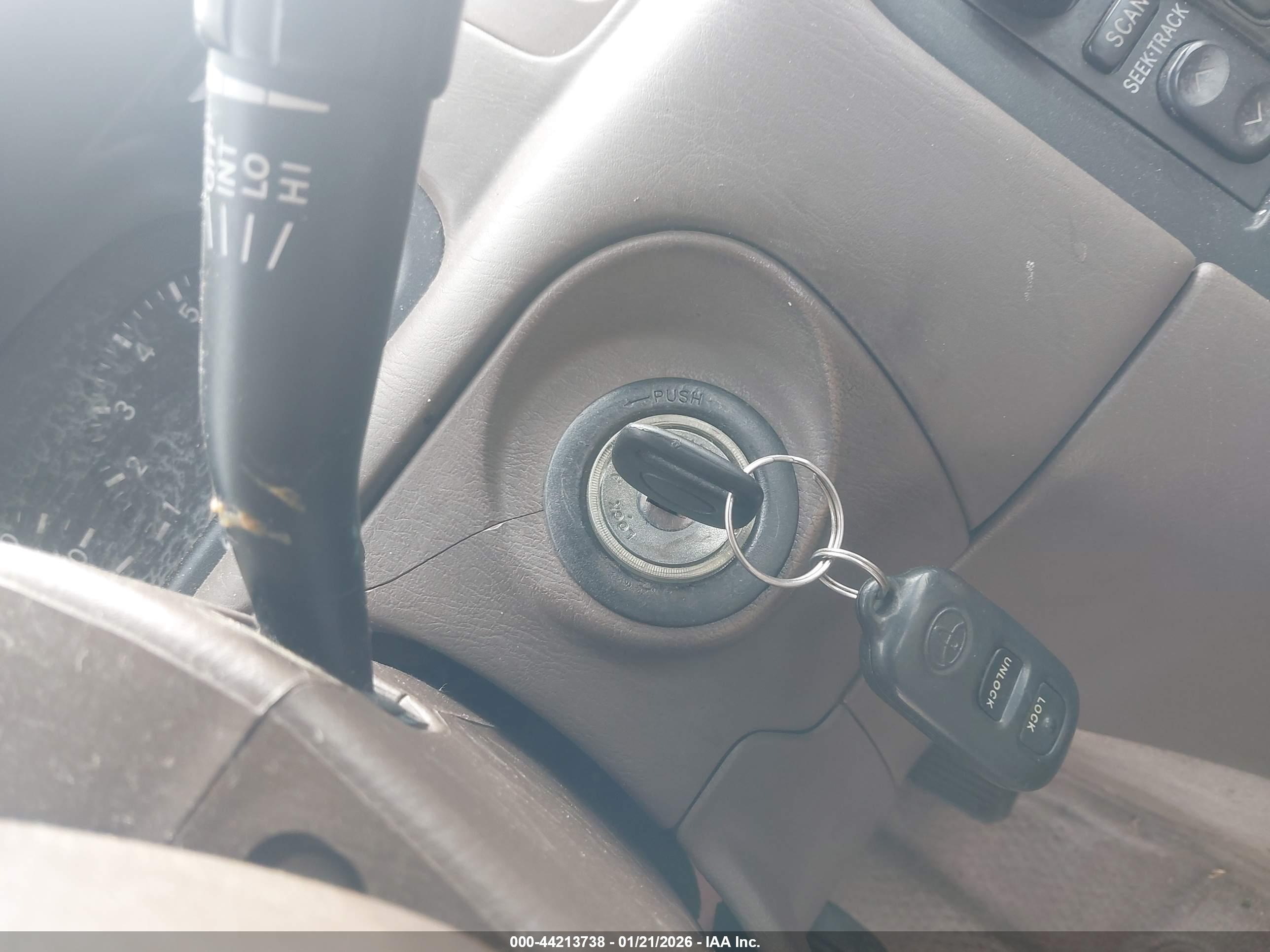 TOYOTA CAMRY image 11