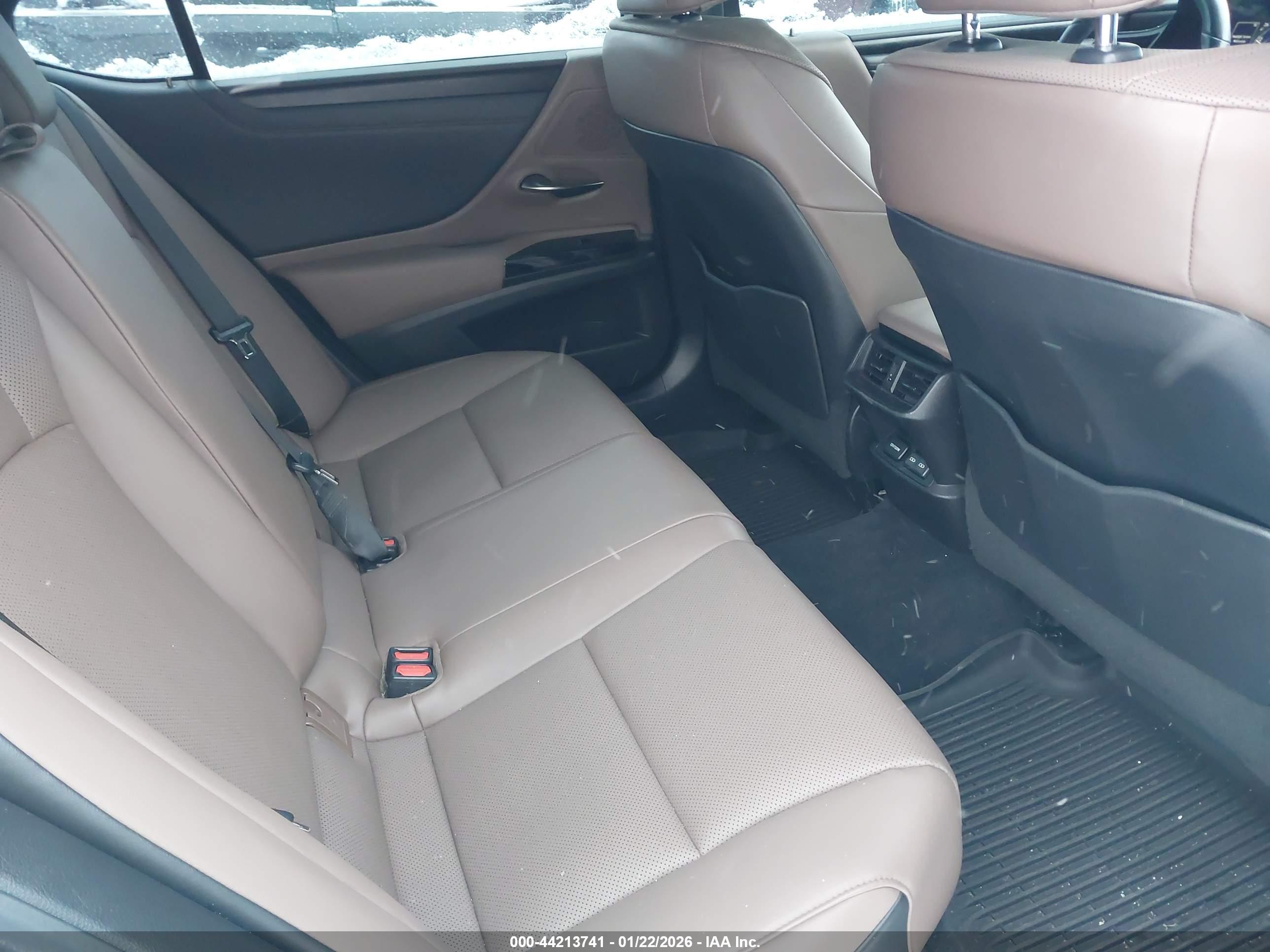 LEXUS ES image 8