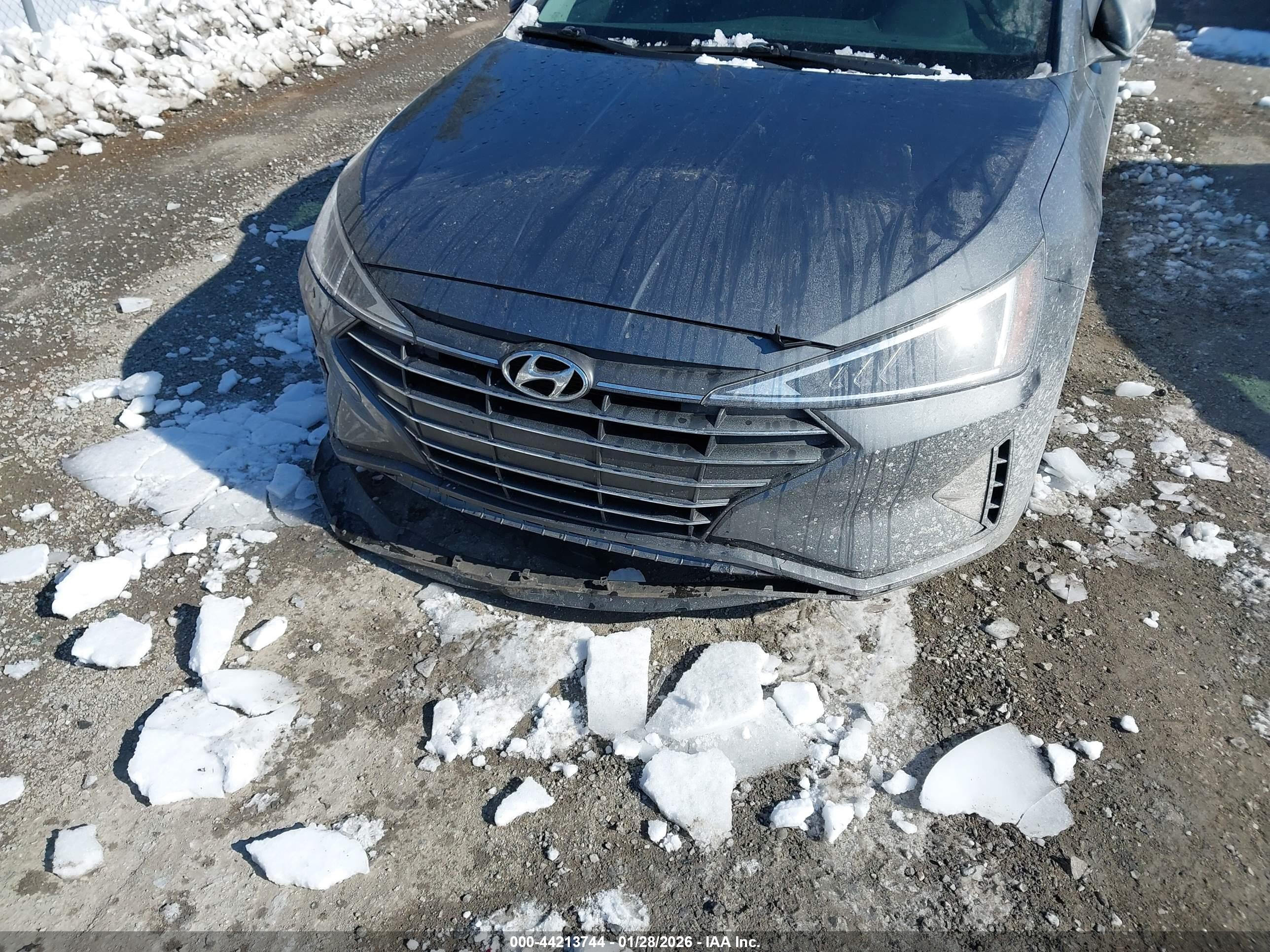 HYUNDAI ELANTRA image 6