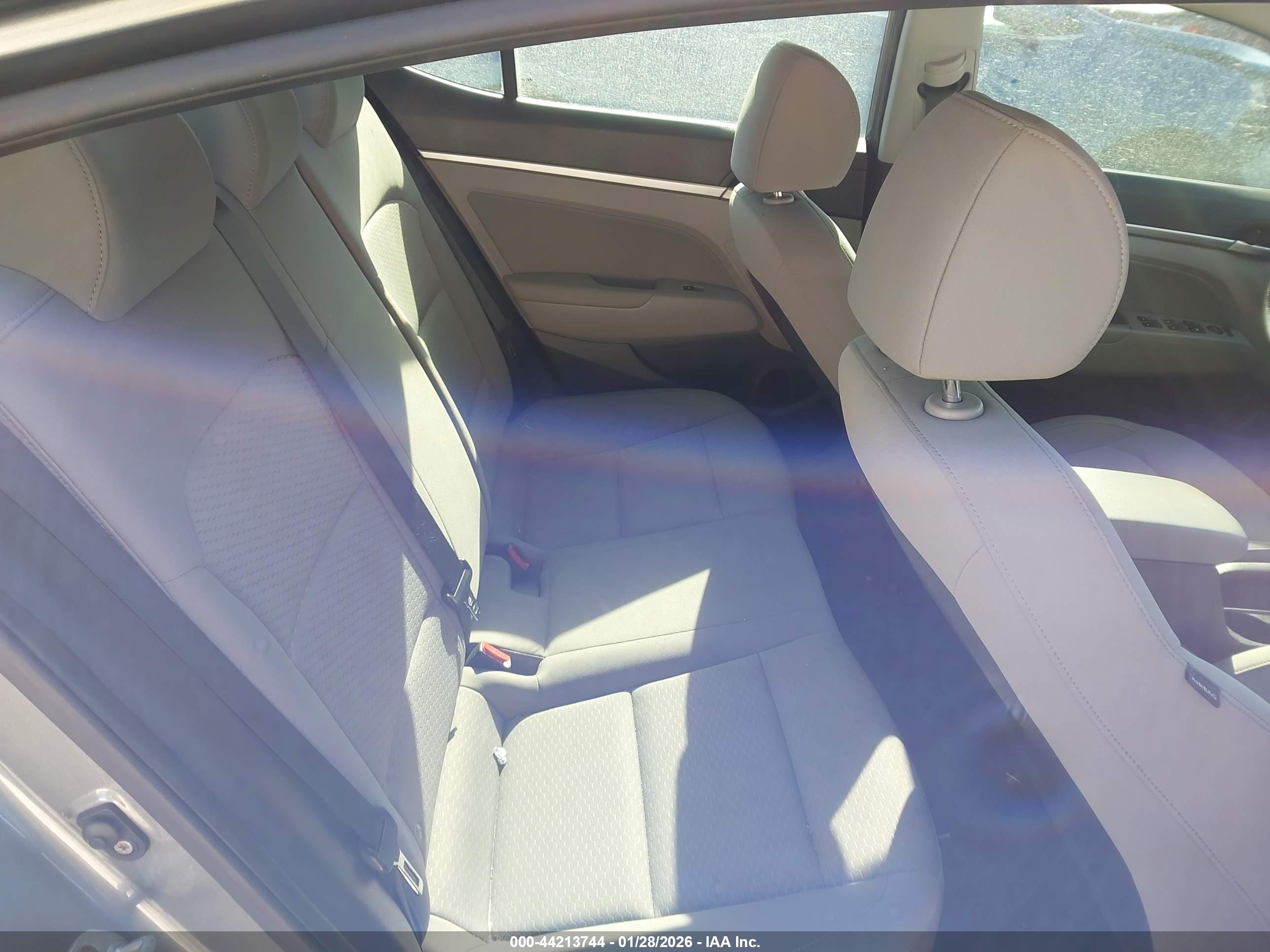 HYUNDAI ELANTRA image 8