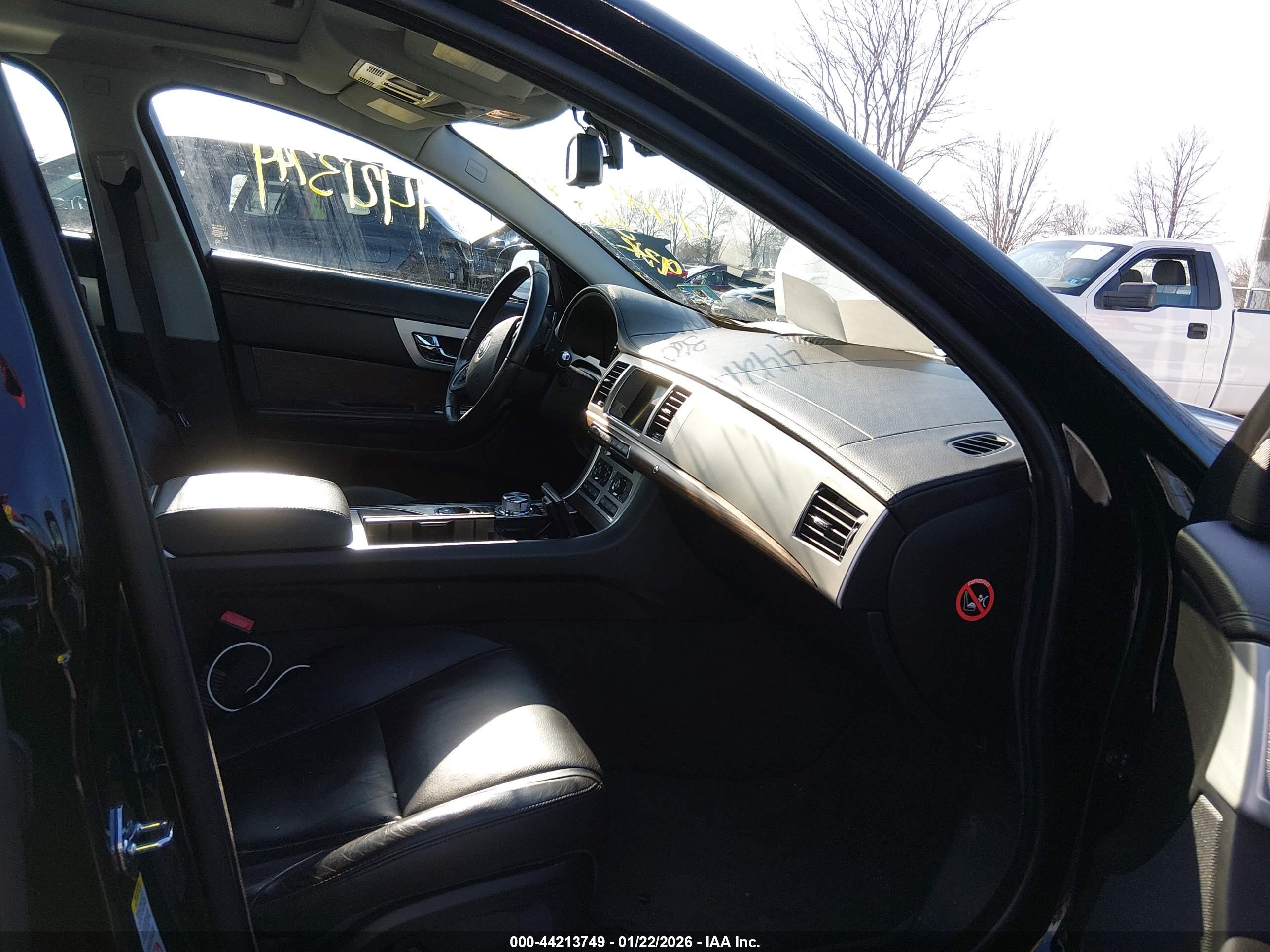 JAGUAR XF image 5