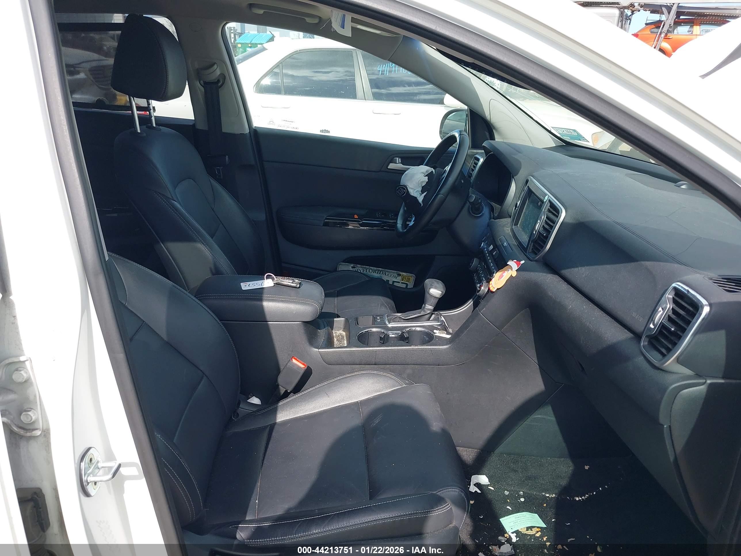 KIA SPORTAGE image 5