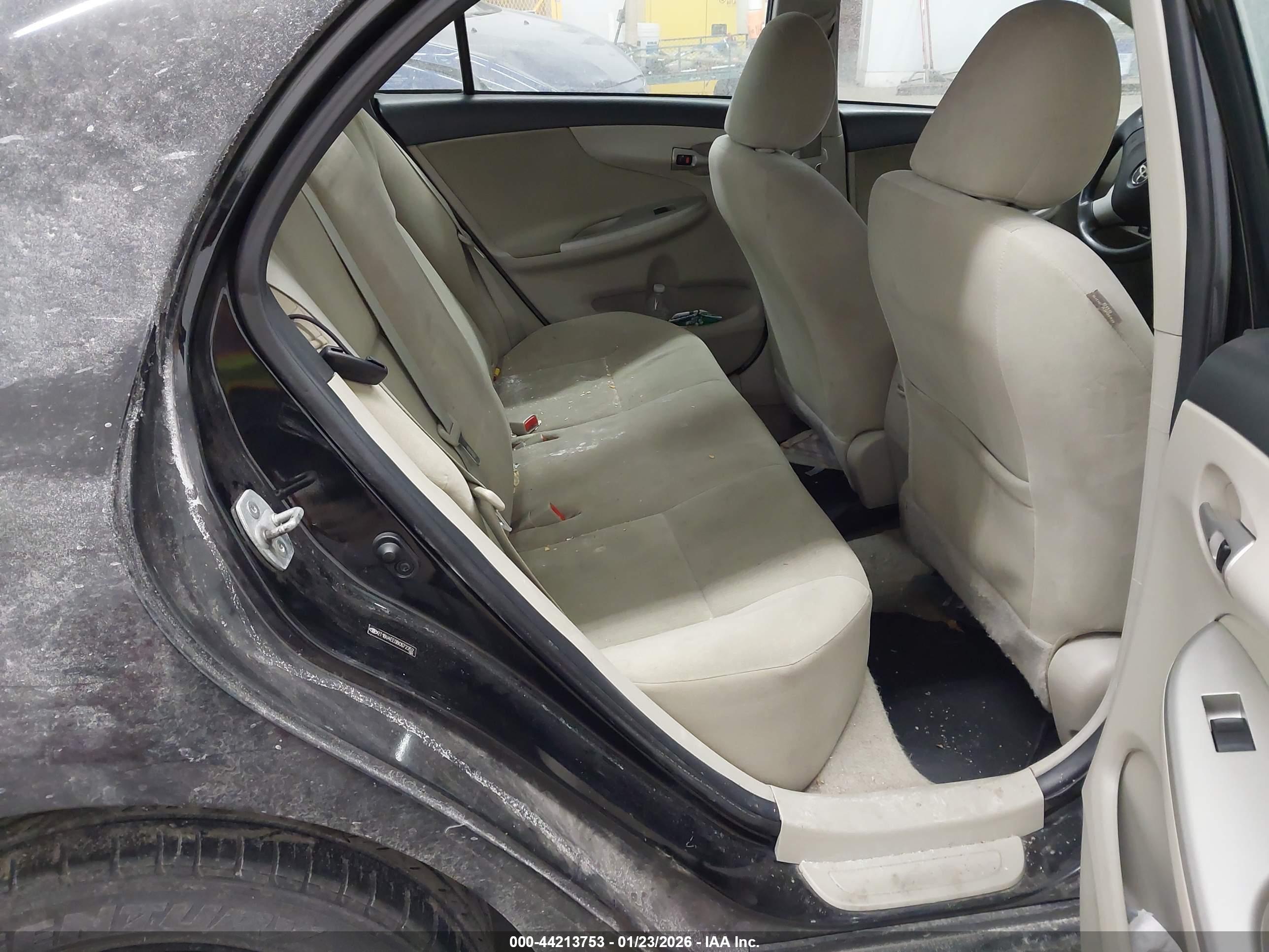 TOYOTA COROLLA image 8