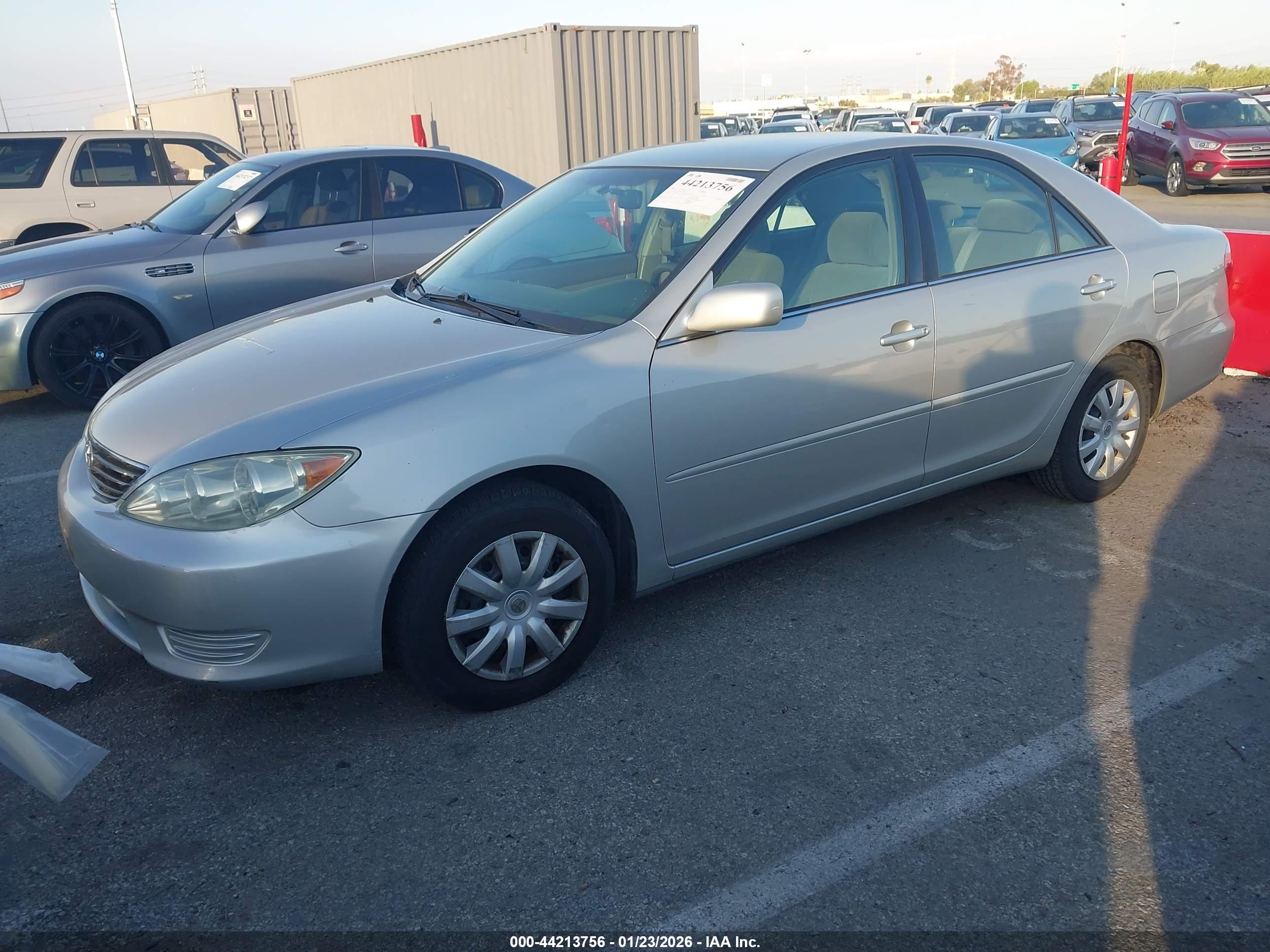 TOYOTA CAMRY image 2