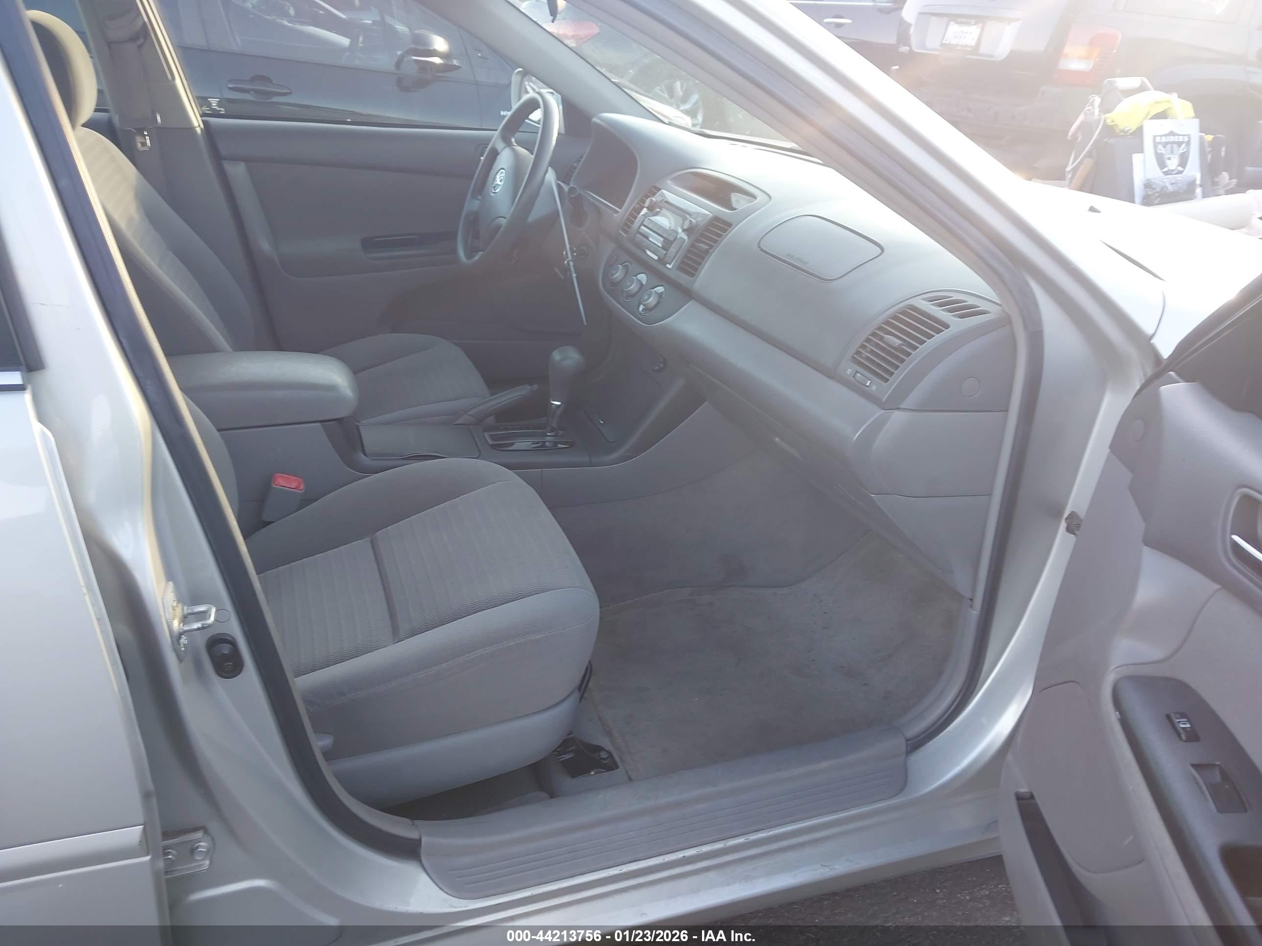 TOYOTA CAMRY image 5