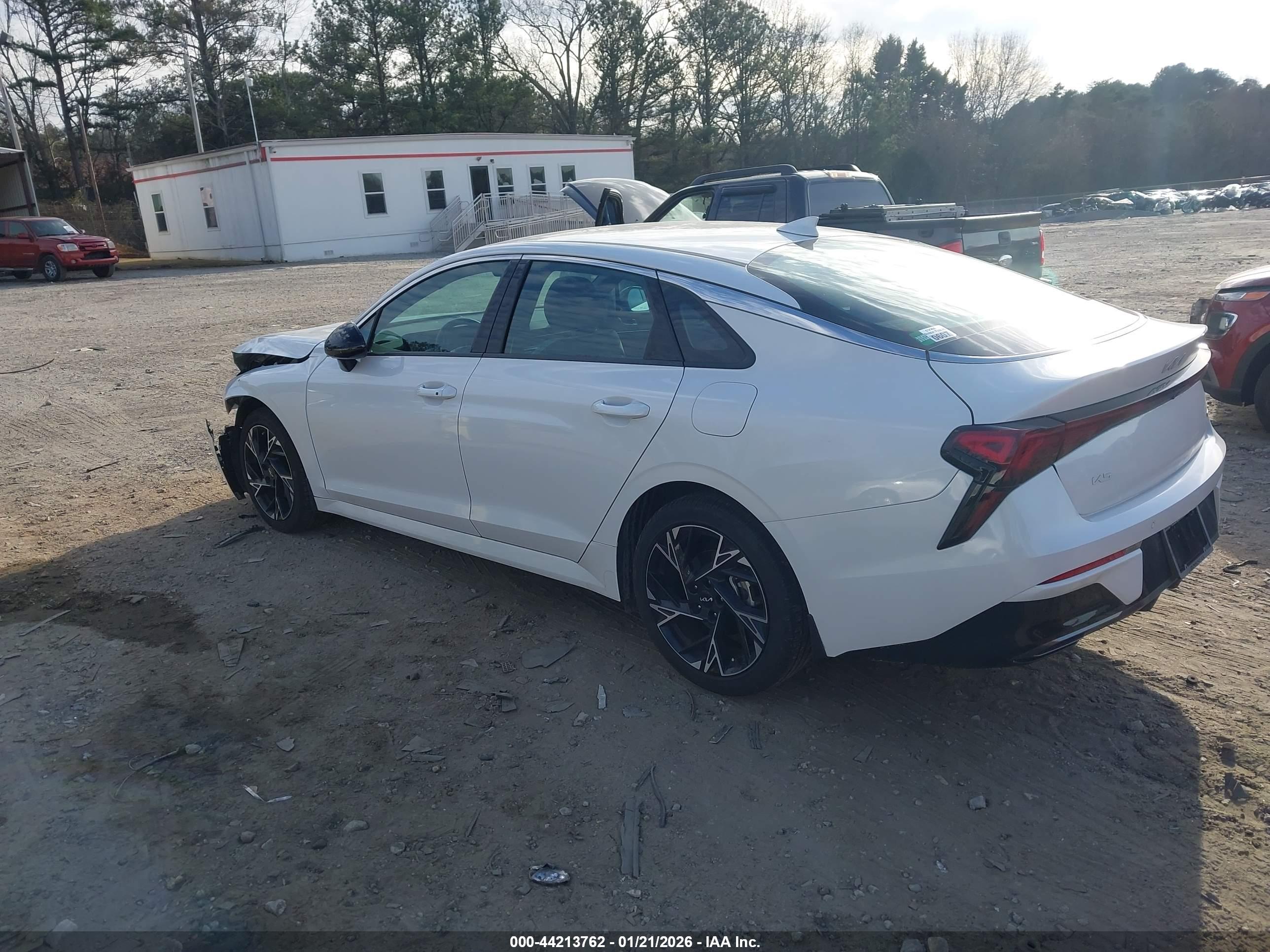 KIA K5 image 3