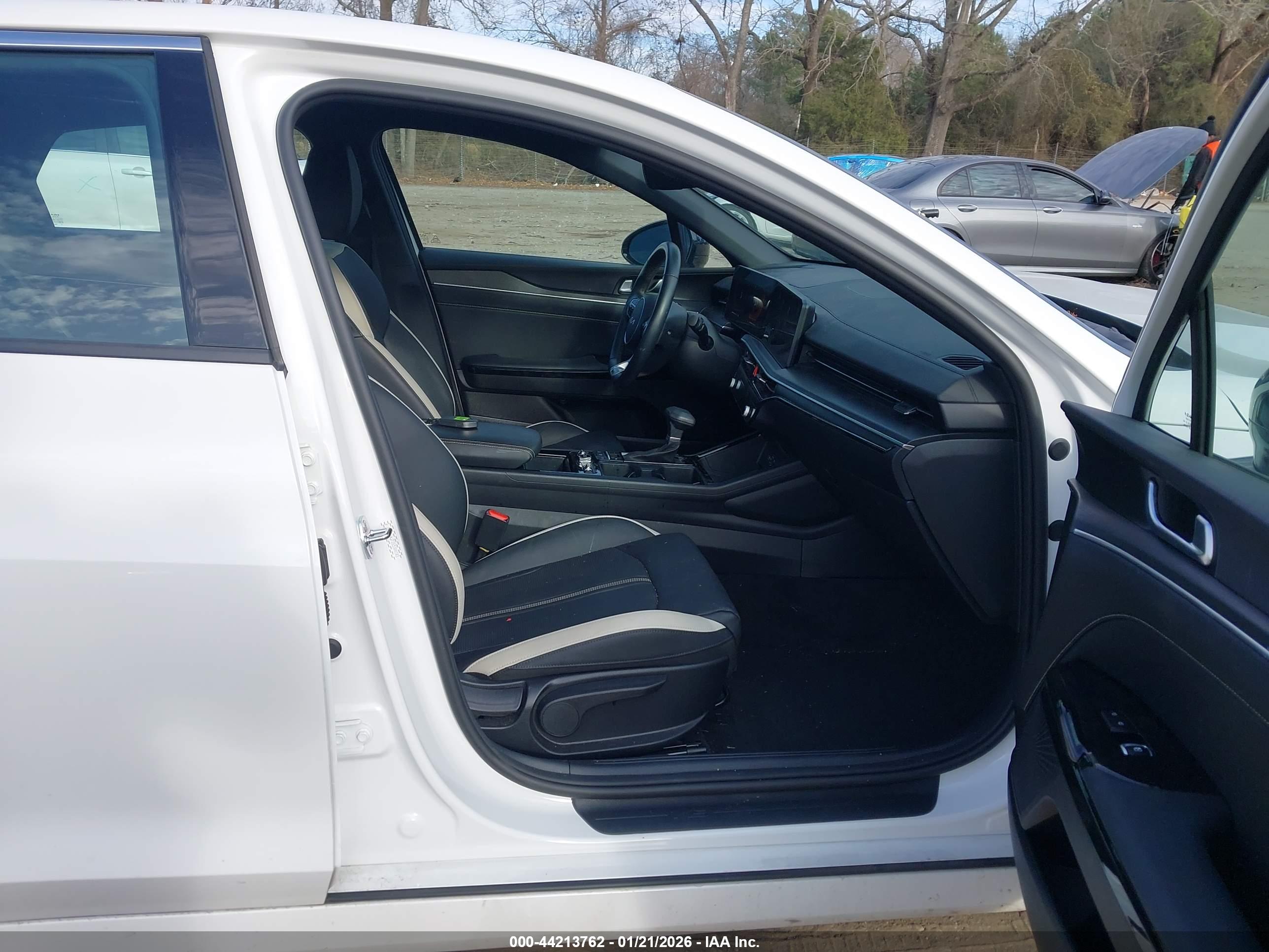 KIA K5 image 5