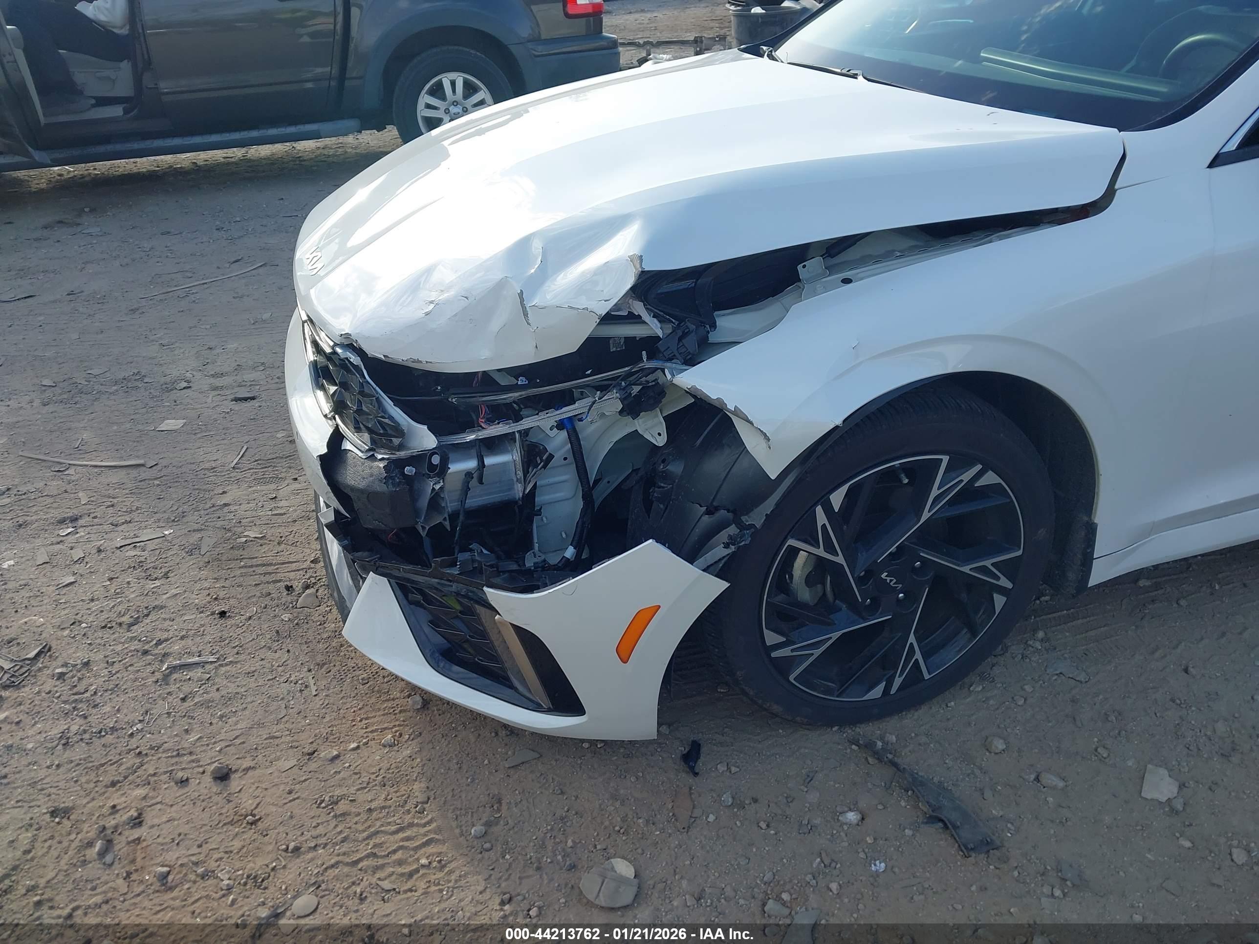 KIA K5 image 6