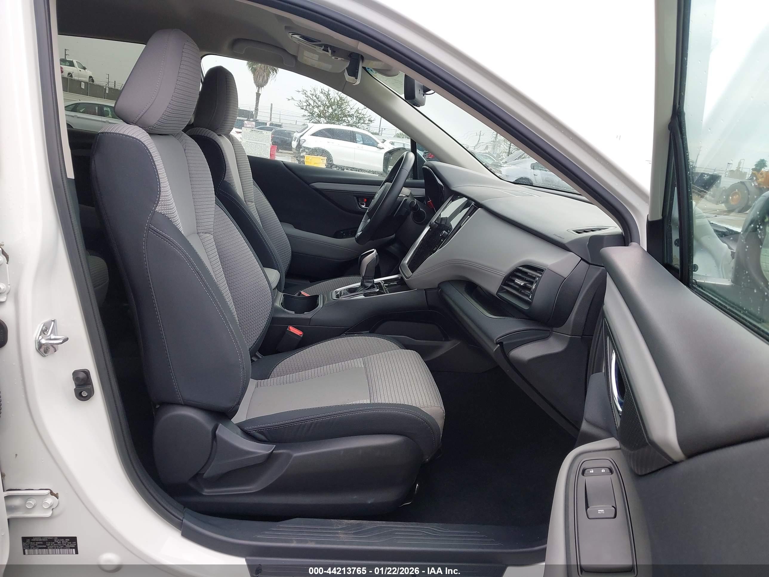 SUBARU OUTBACK image 5