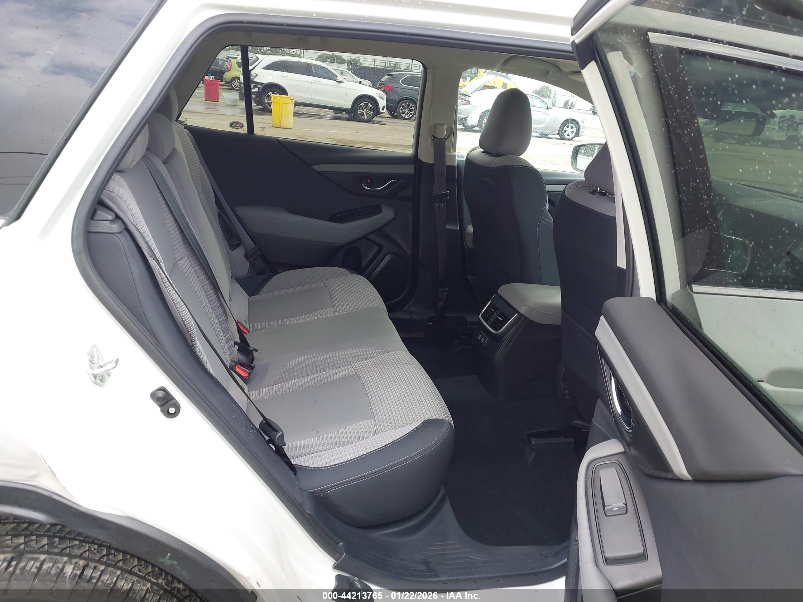 SUBARU OUTBACK image 8